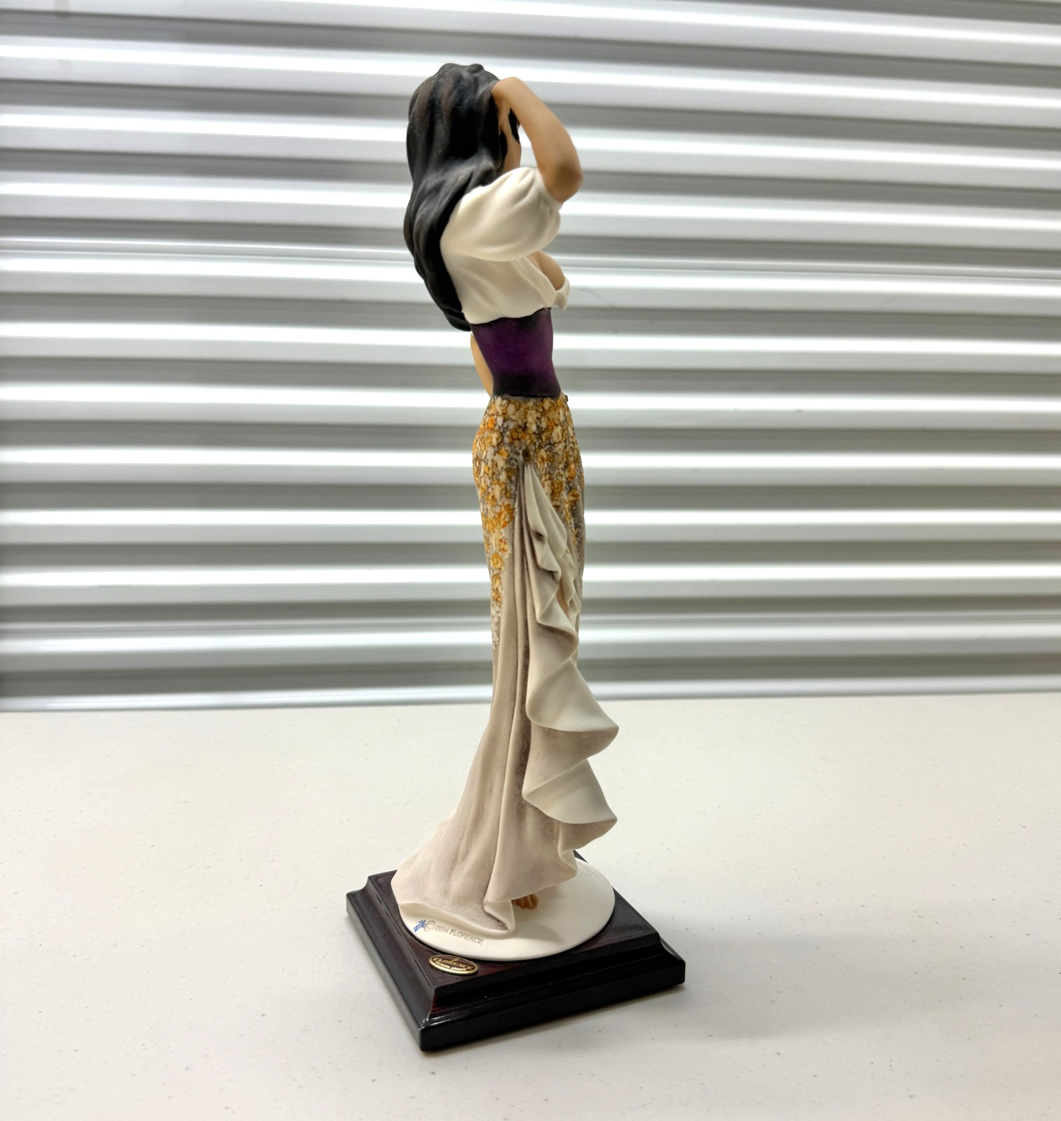 Giuseppe Armani Florence Sculture d’Arte 2004 Figurine The Gipsy Girl 2066C