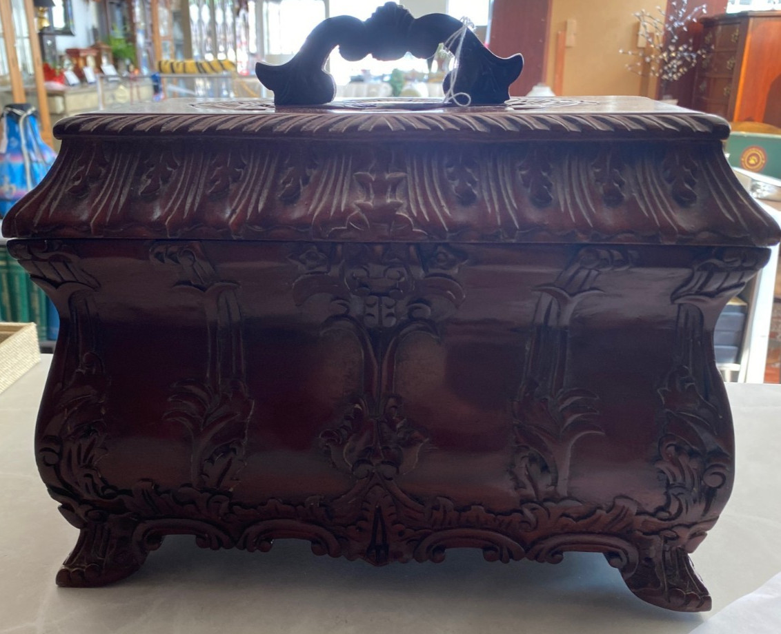 Wooden Tea Caddy with Removable Tea Organizer Insert and Beautiful Carvings