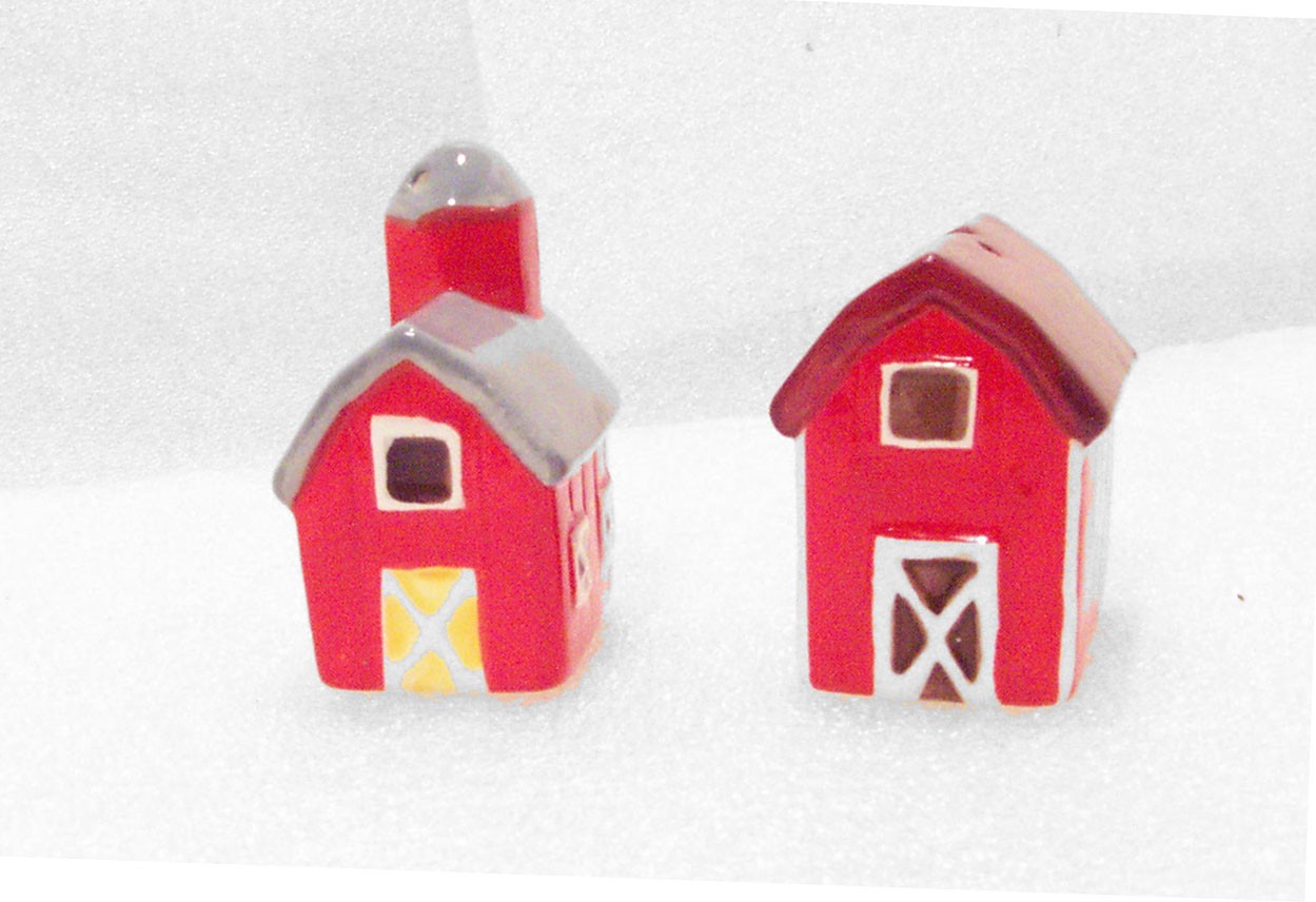 Red Barn Salt and Pepper Shakers 3” Ceramic Farm Country Kitchen Décor