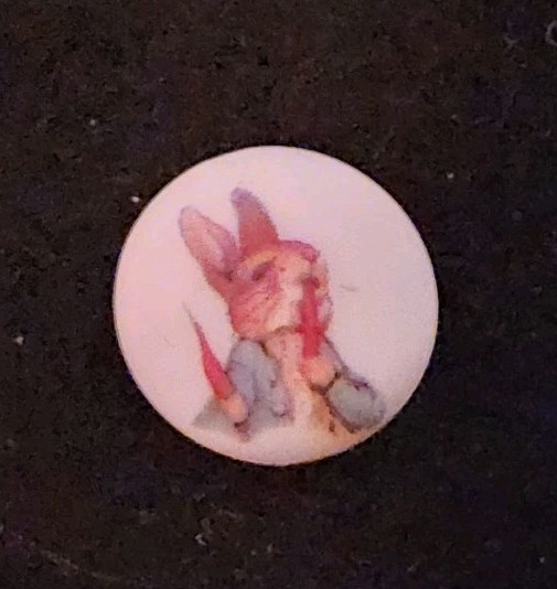 Vtg Lot 24pc. 5/8″ Beatrix Potter White Peter Rabbit Plastic Shank Buttons NEW