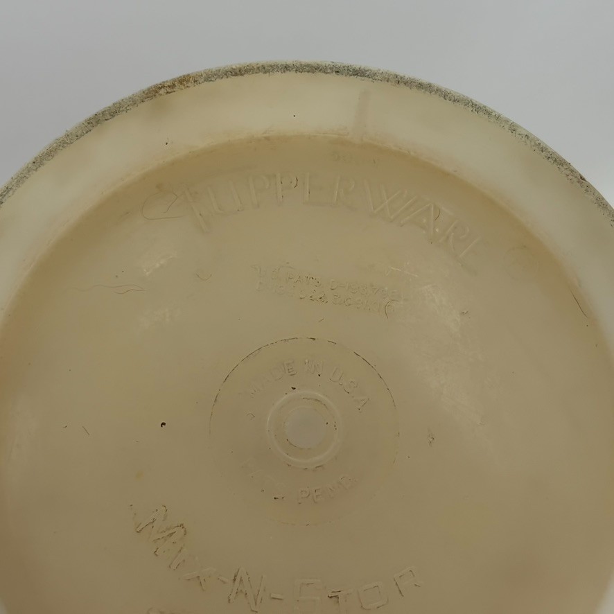 Vintage Tupperware Mix N Store batter bowl and measuring pitcher USED