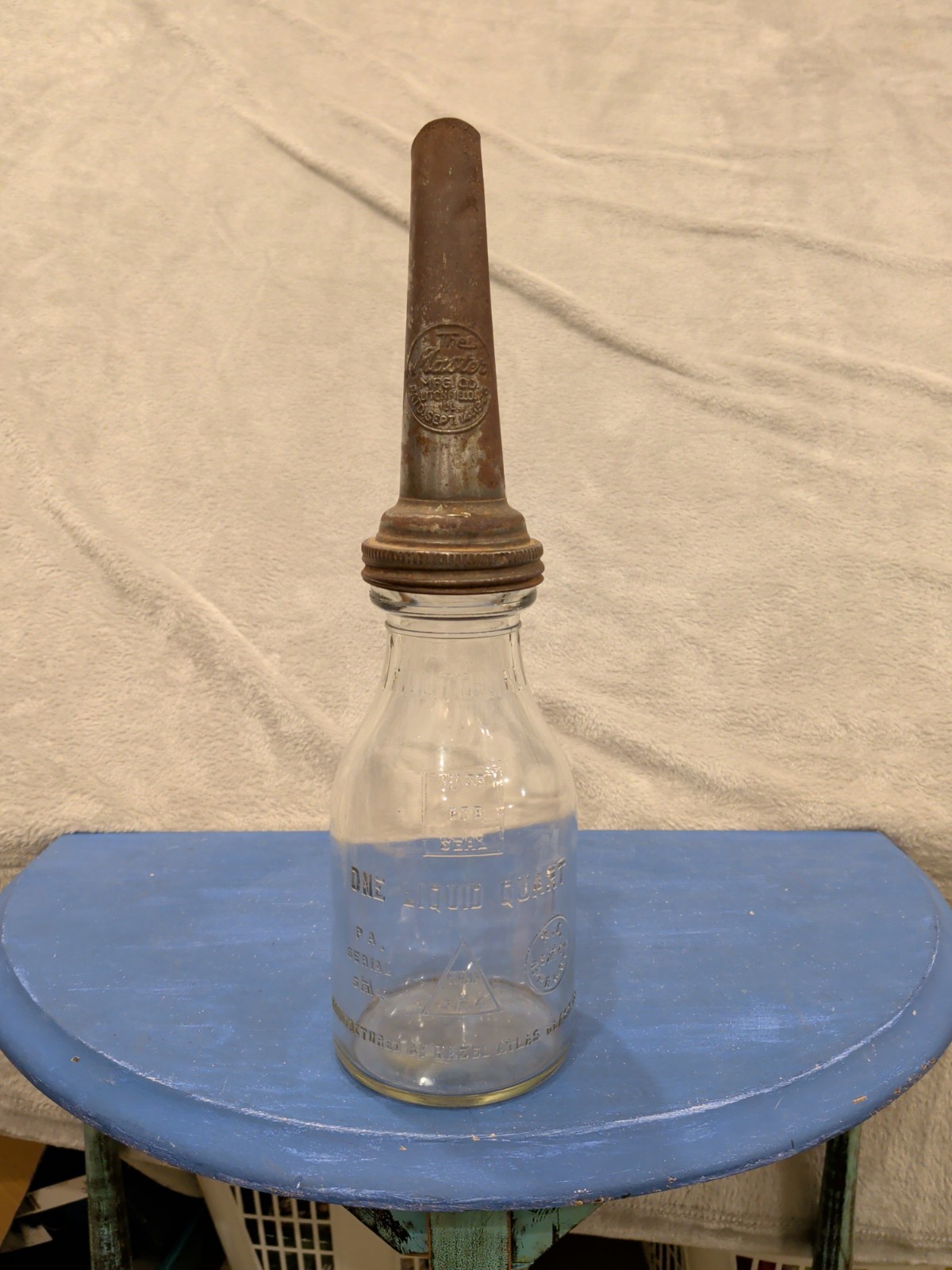 Antique Master Mfg Co 1 Quart Glass Motor Oil Bottle Metal Spout