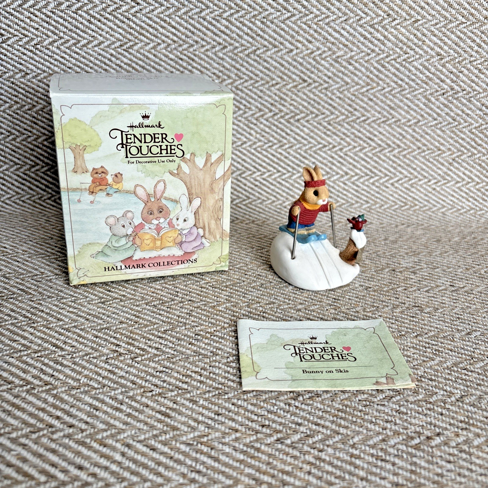 Vintage 1991 Hallmark Tender Touches Figure Bunny On Skis QEC935-9