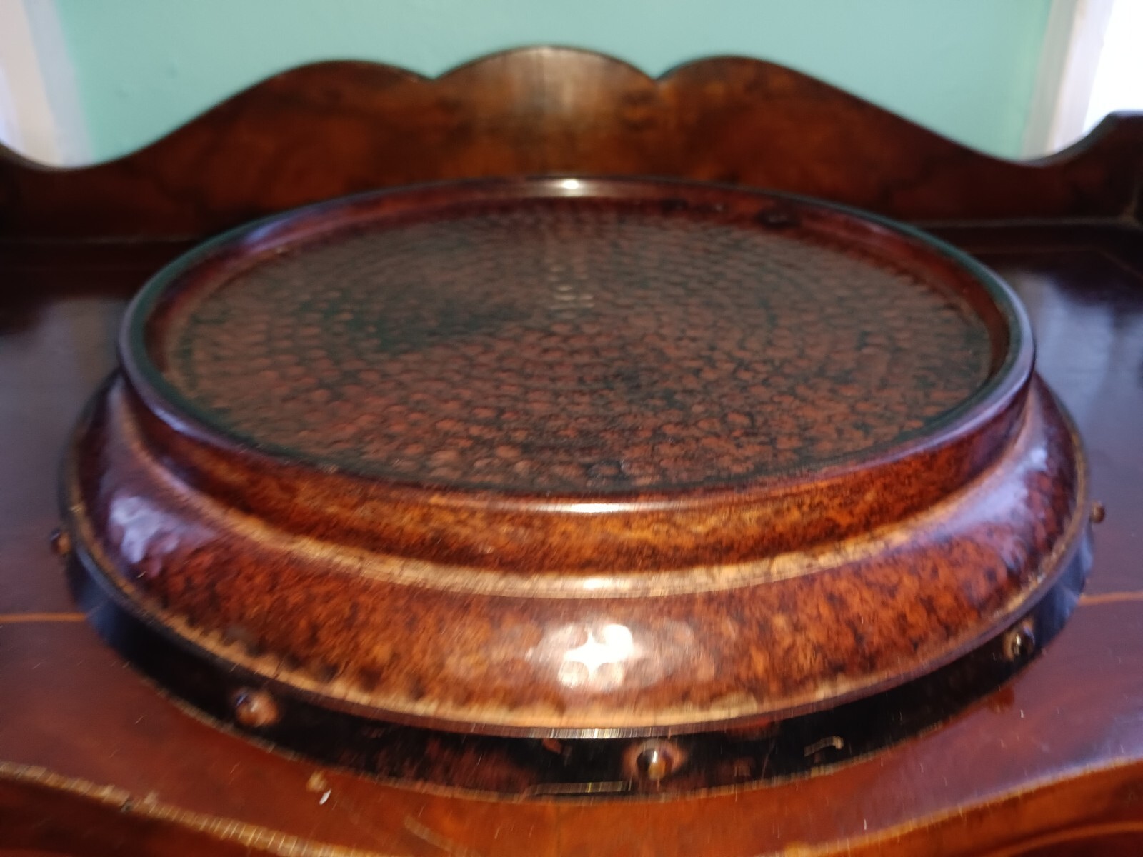 Old World Yankee Candle Large Pedestal Display Stand Hammered Bronze Finish 7″
