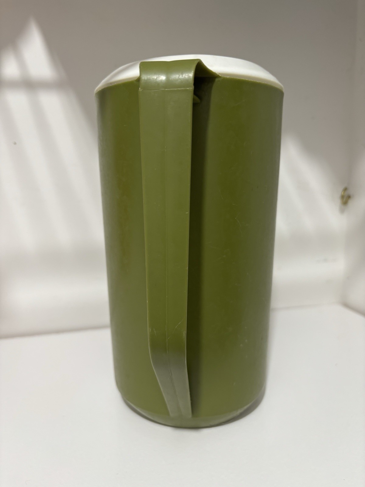 Rubbermaid Avocado Green 2 1/4 Quart Pitcher J 2445 With Lid 1970’s MCM Vintage