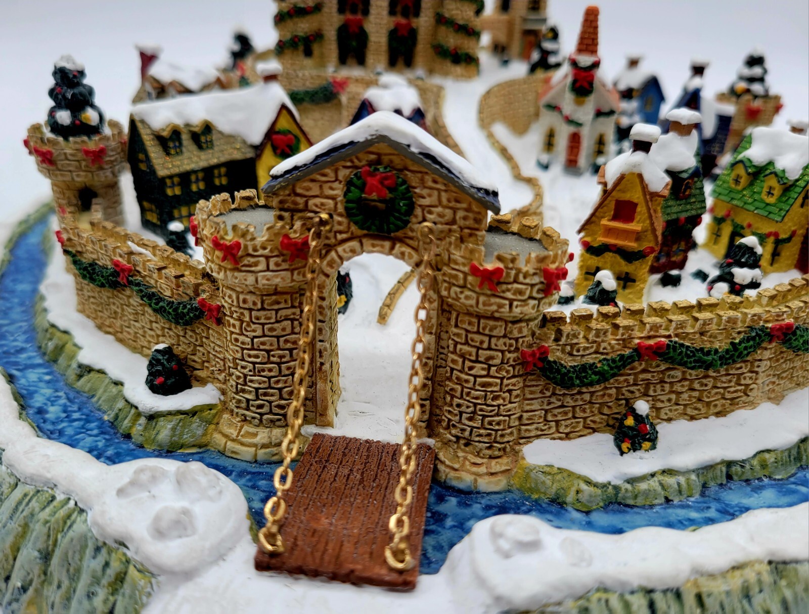 Danbury Mint Christmas Castle 11″ English Village Holiday Scene in Box