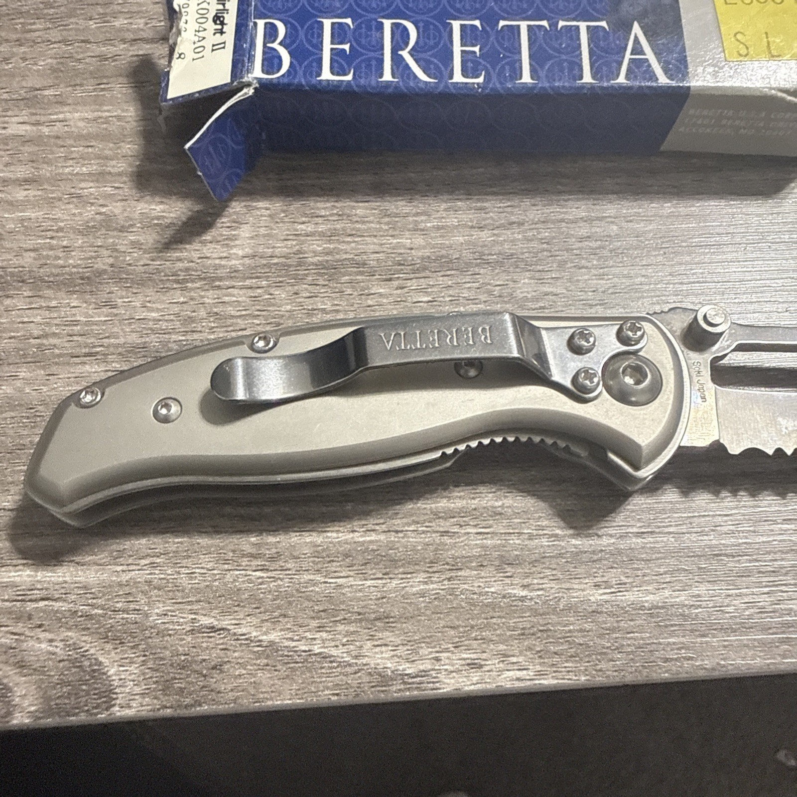 Beretta Small Airlight II tactical knife(Model #JK004A01) NIB