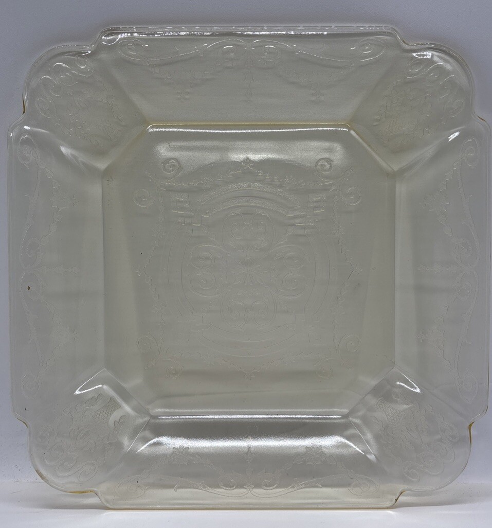Indiana Lorain Yellow Flower Basket Glass Dinner Plate 10 3/8” Square