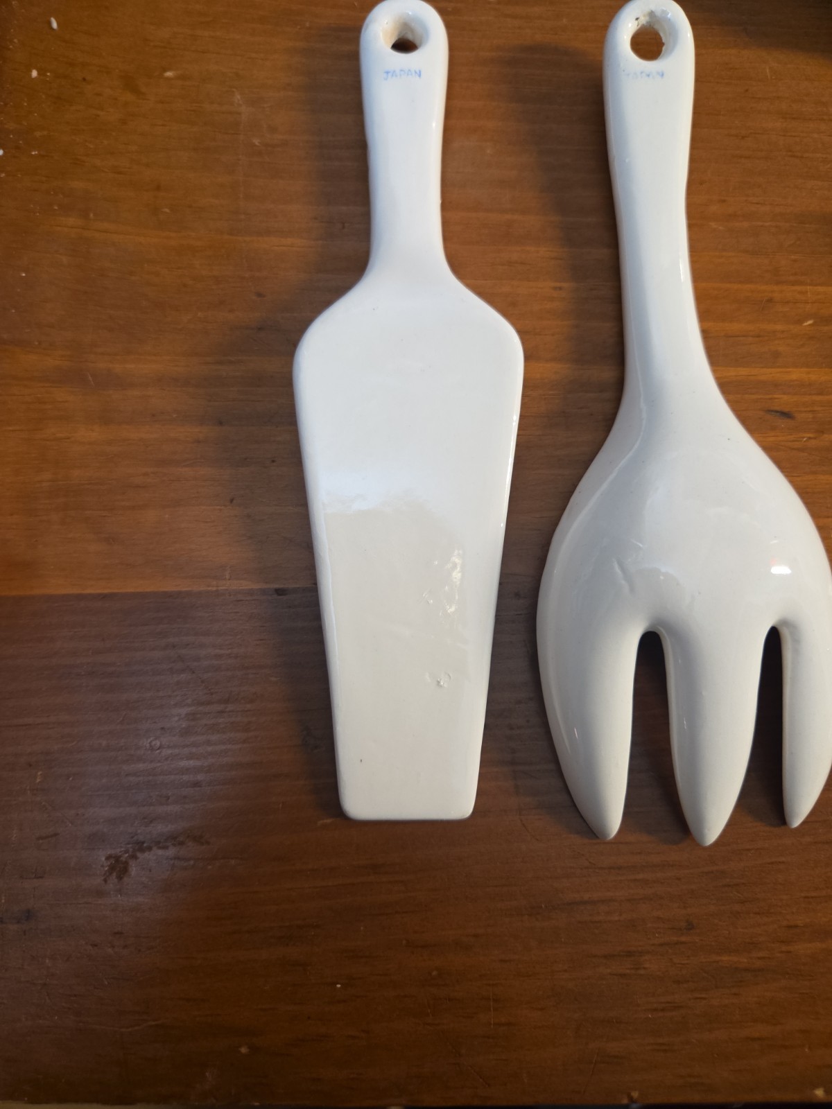 CERAMIC PIE CAKE SERVER & SPORK (Spoon Fork), JAPAN, 7″, Islanders Guitar Dance