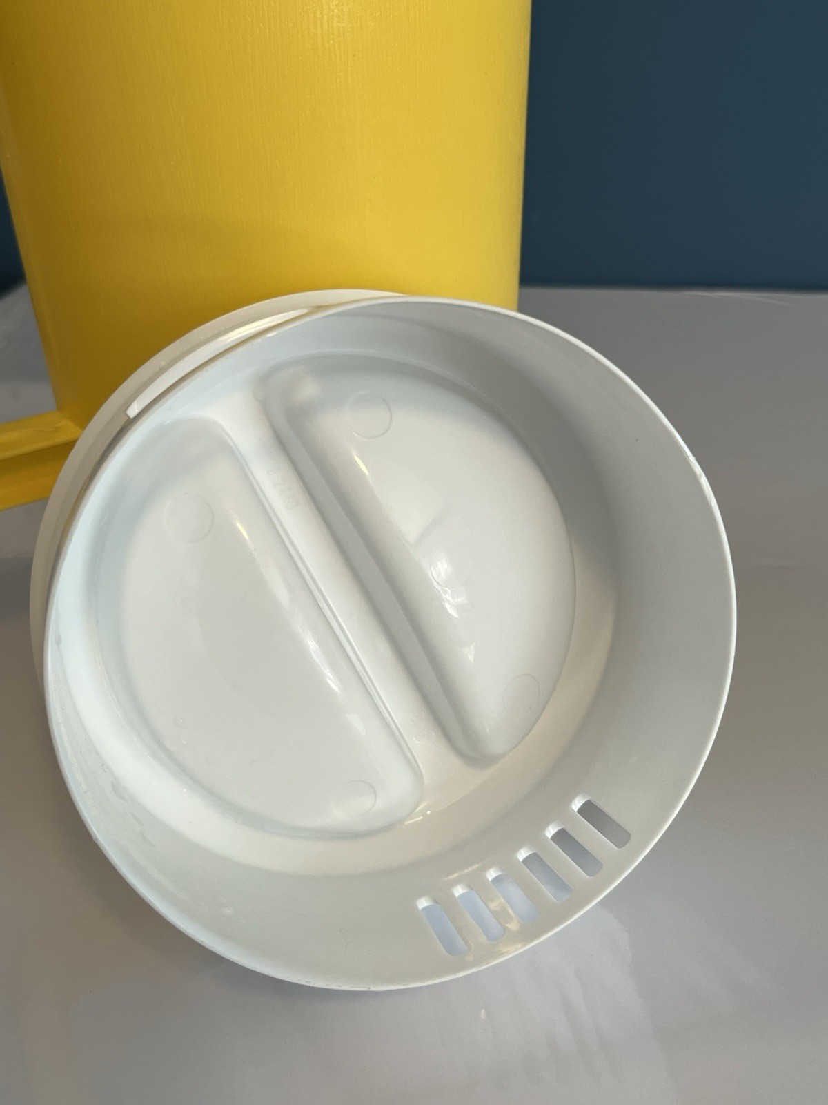 Vintage Sterilite 70’s Plastic Drink Pitcher Yellow Retro Kitchen Floral 2 Quart