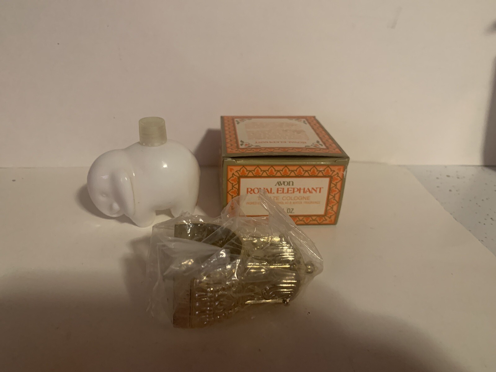 Vintage AVON Royal Elephant Glass Decanter W/Box – Topaz Cologne Full 1.5 FL OZ