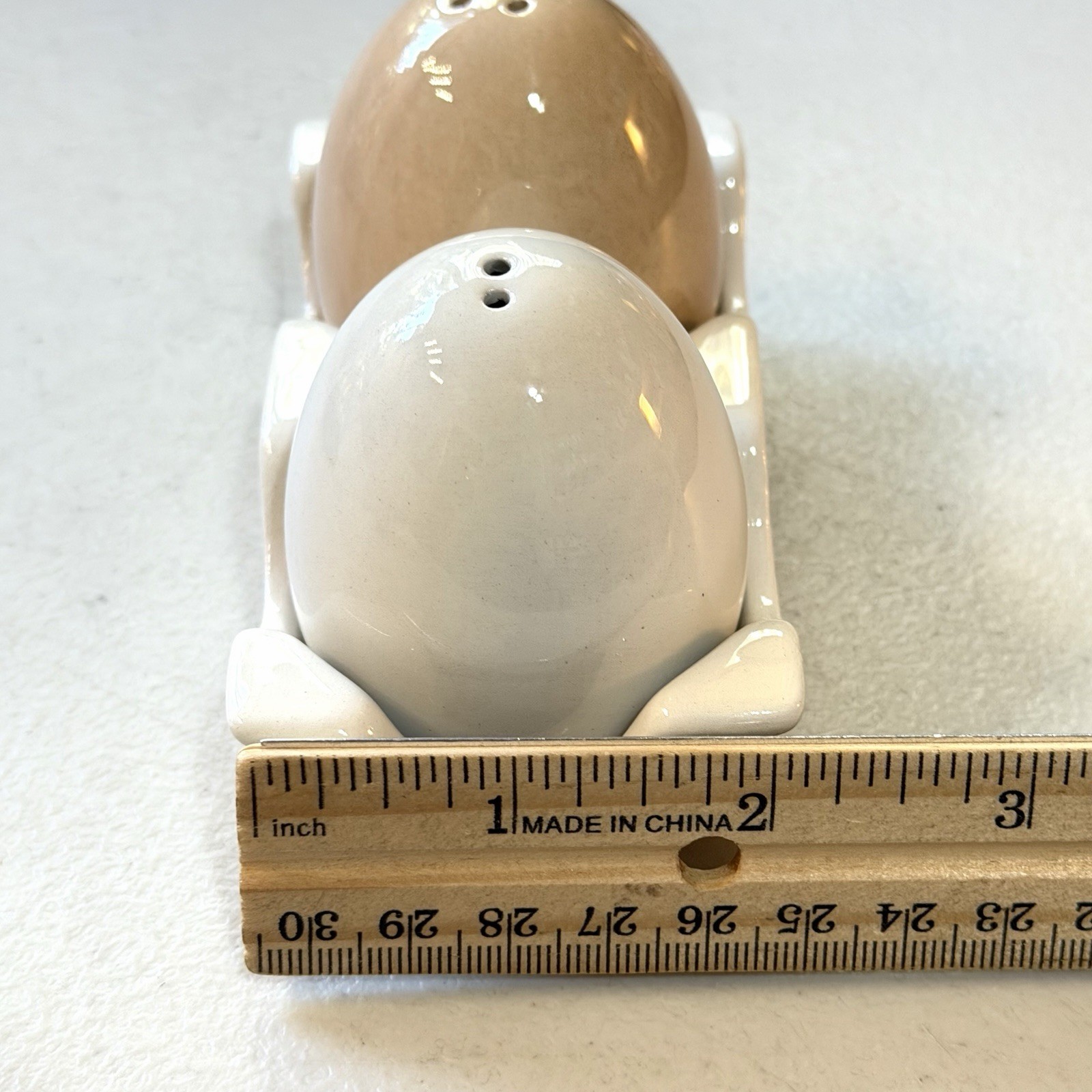 Cracker Barrel Eggs In Carton Salt And Pepper Shakers Set Ceramic Very Cute