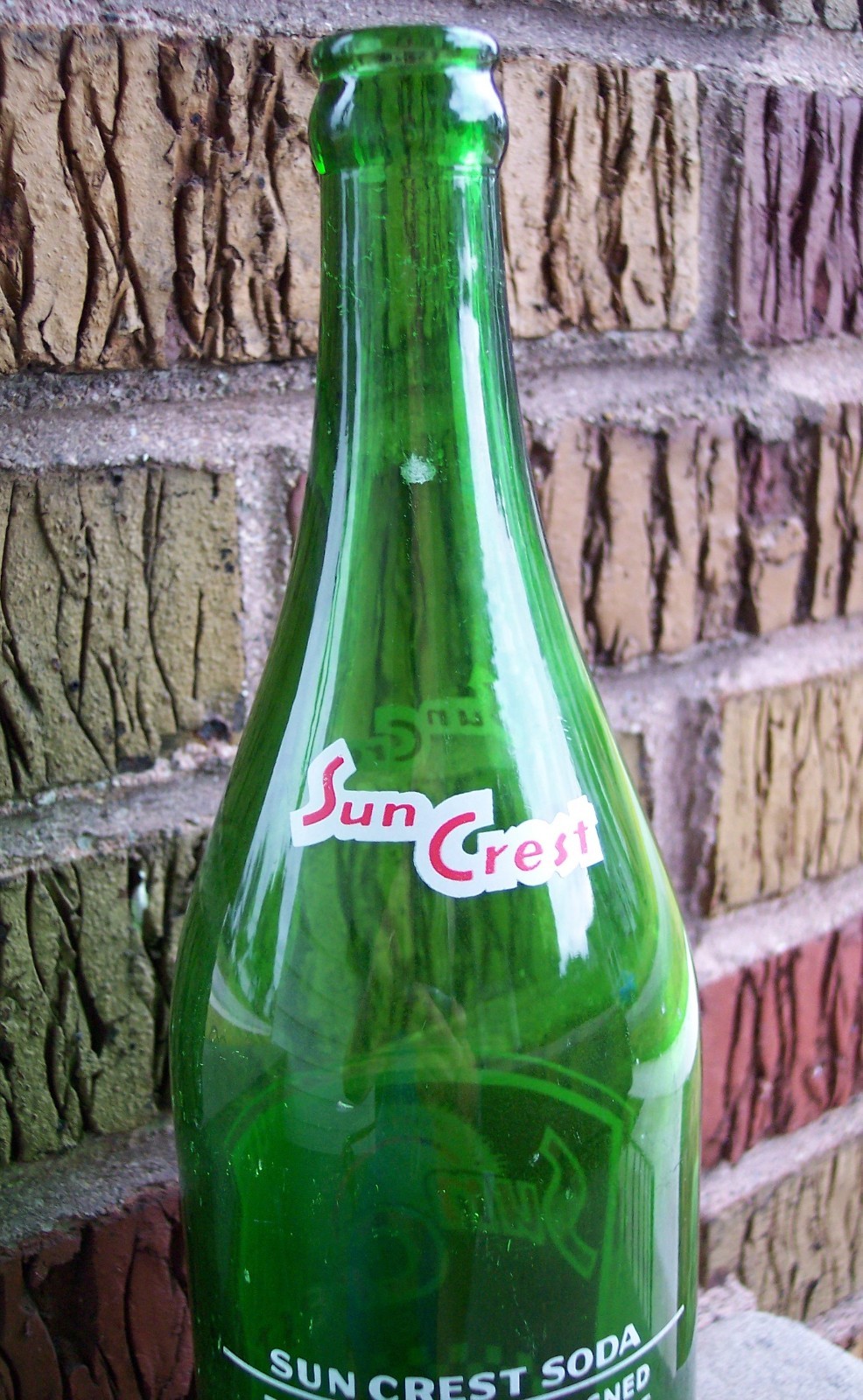 SUNCREST SODA BOTTLE 28oz 1966 FALL RIVER MASSACHUSETTS RARE GREEN POP BOTTLE