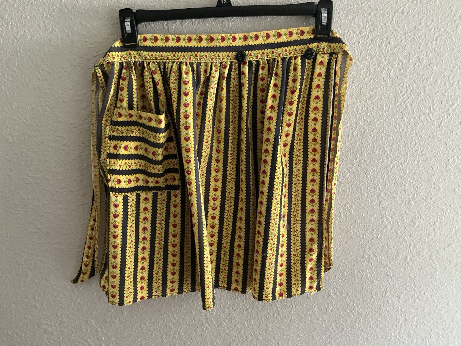 Vintage Half Apron Yellow Black W/Red Hearts Pocket 16”W x 19”L