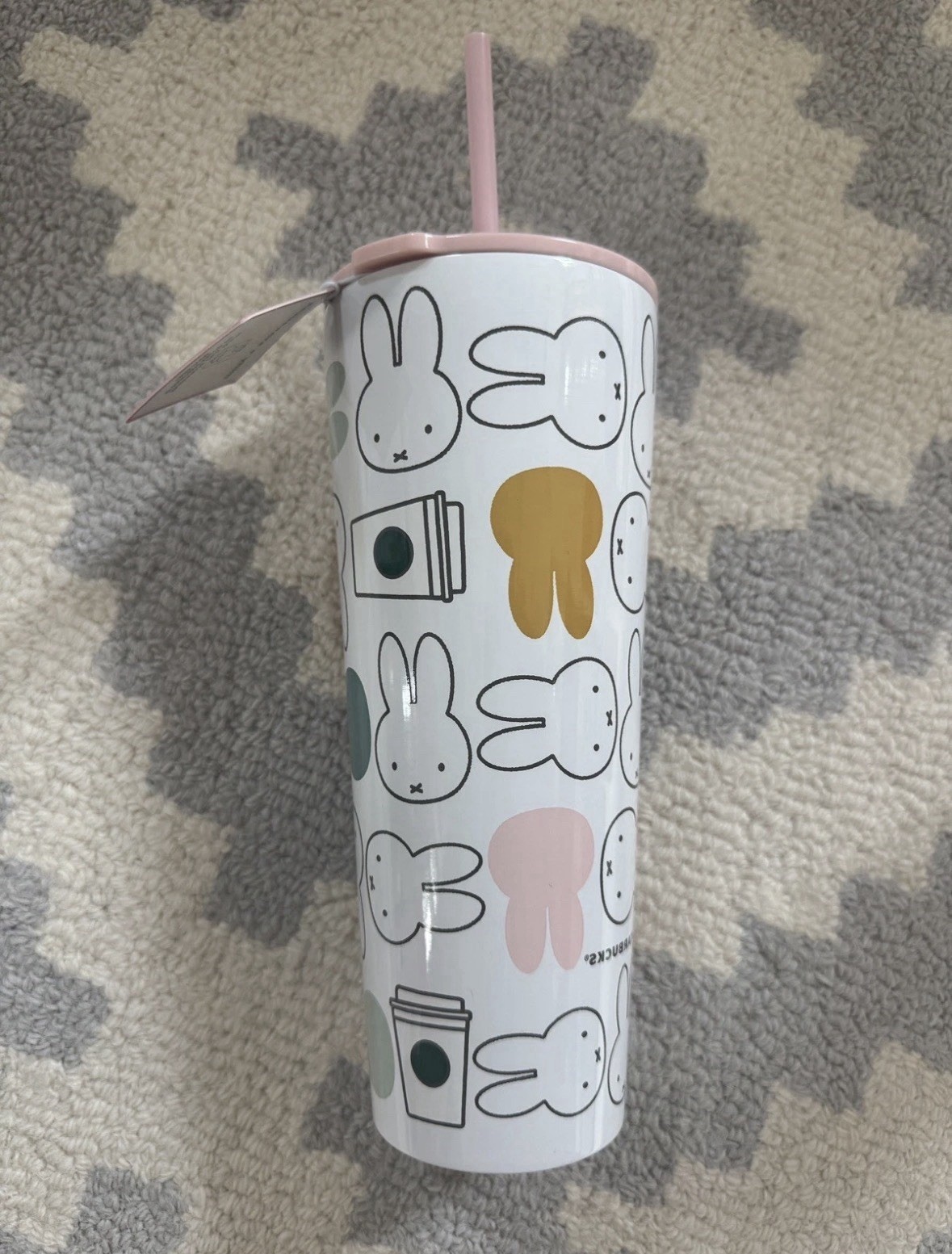 New Miffy Starbucks Stainless Steel Cold Cup Tumbler 26 oz Pink Rabbit in hand