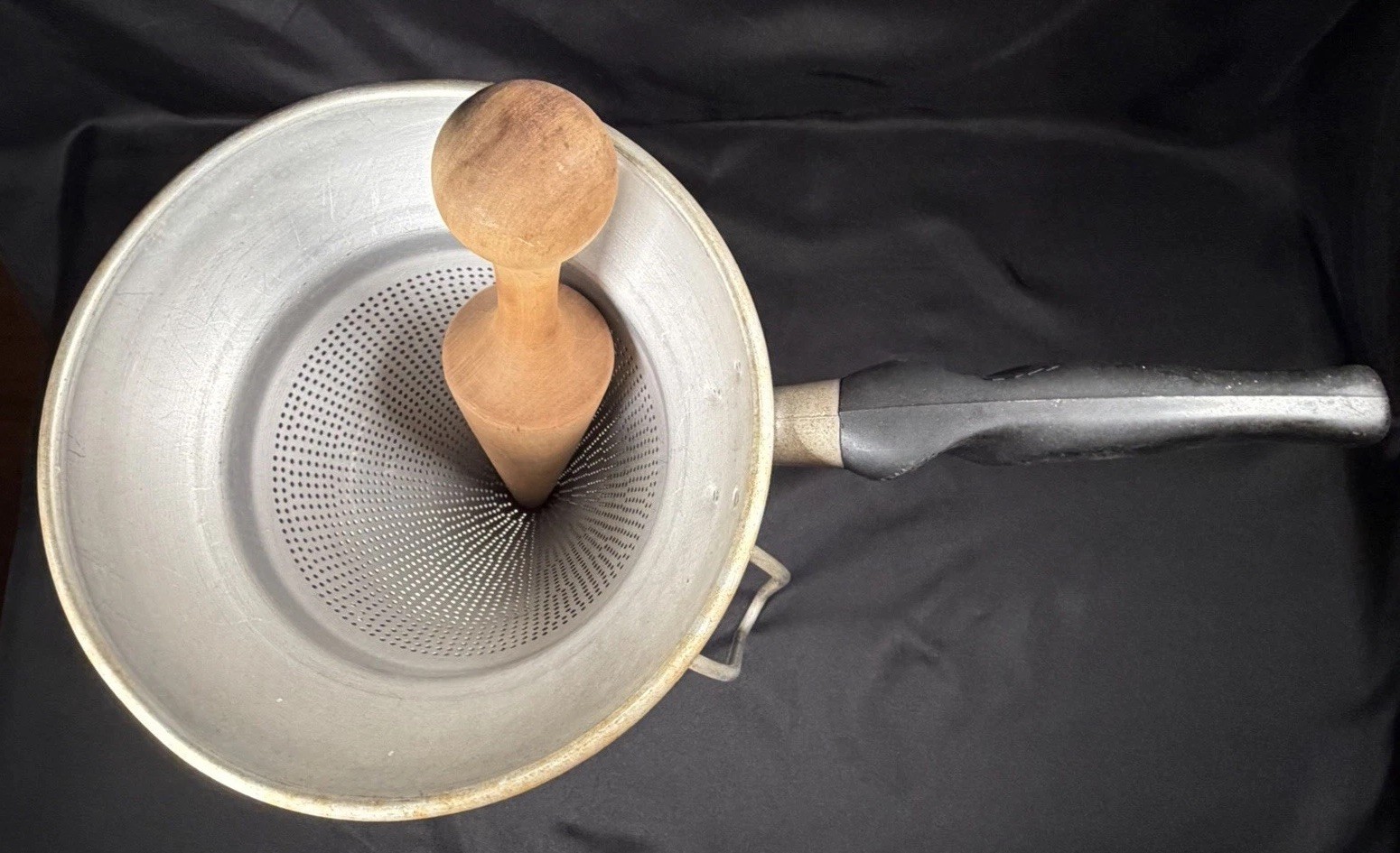 VTG No8 Aluminum Wear-Ever Sieve Cone Strainer Wood Pestle w/ Stand Canning 3 Pc