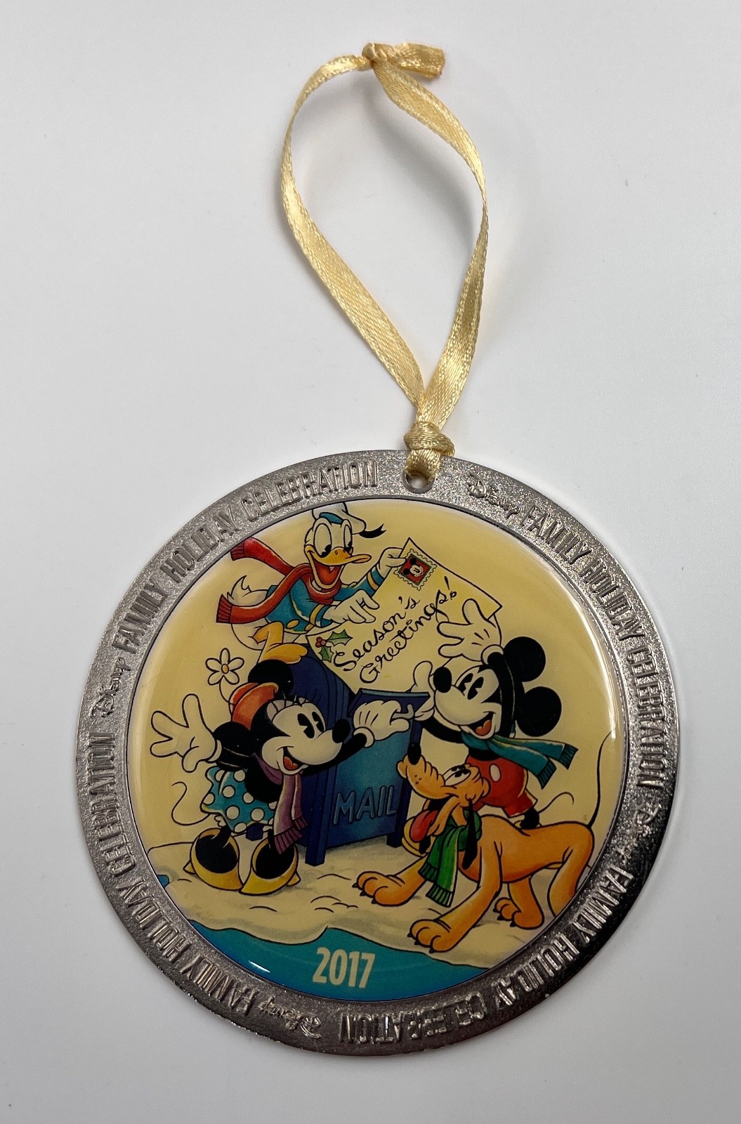 2017 Disney Family Holiday Celebration Ornament Mickey Donald Pluto Minnie CAST