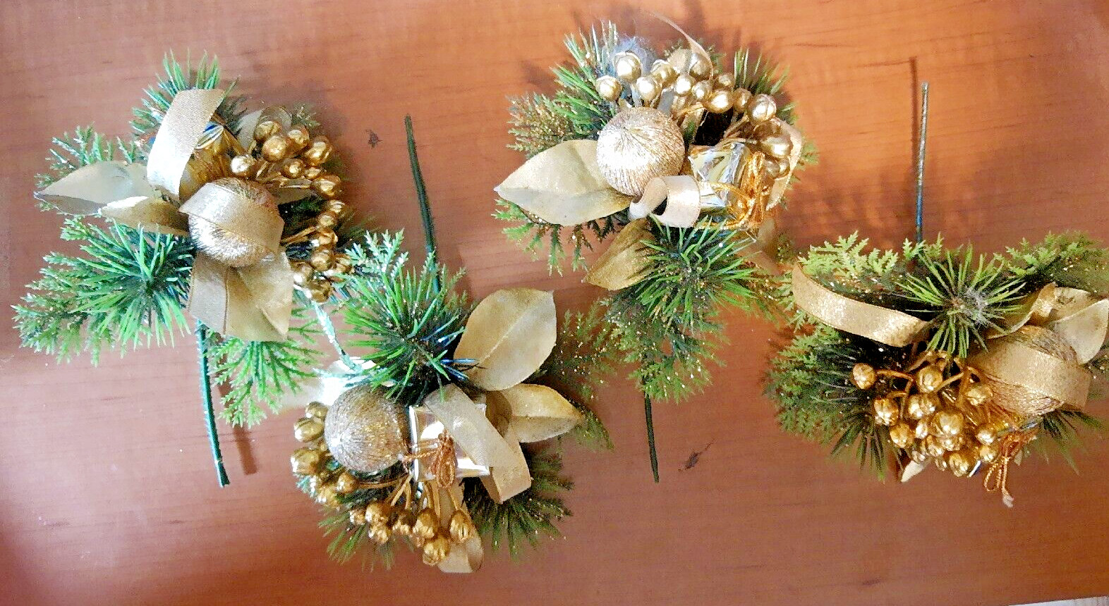 4 Christmas Tree Mantle Table Decorations Faux Bough Gold Balls Gifts 4″ Ornate