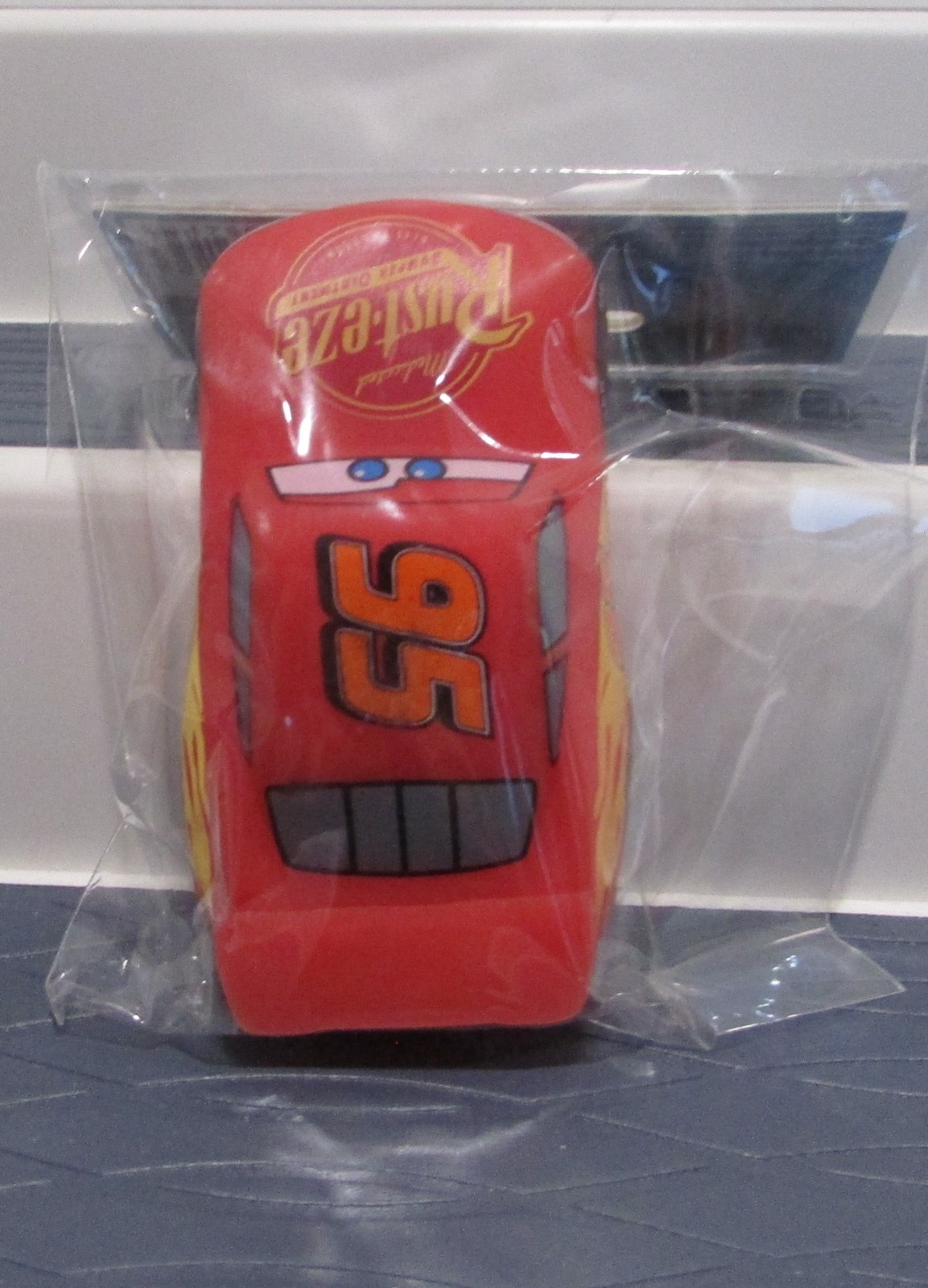 Disney Pixar Cars Lightning McQueen 3D Magnet NWT
