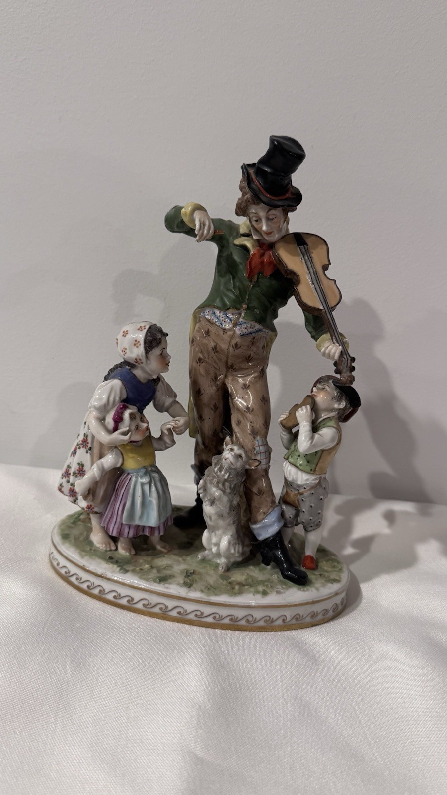 Man playing the violin for children & dog, By Rudolstadt Ernst Bohne Sohne 9x8x4