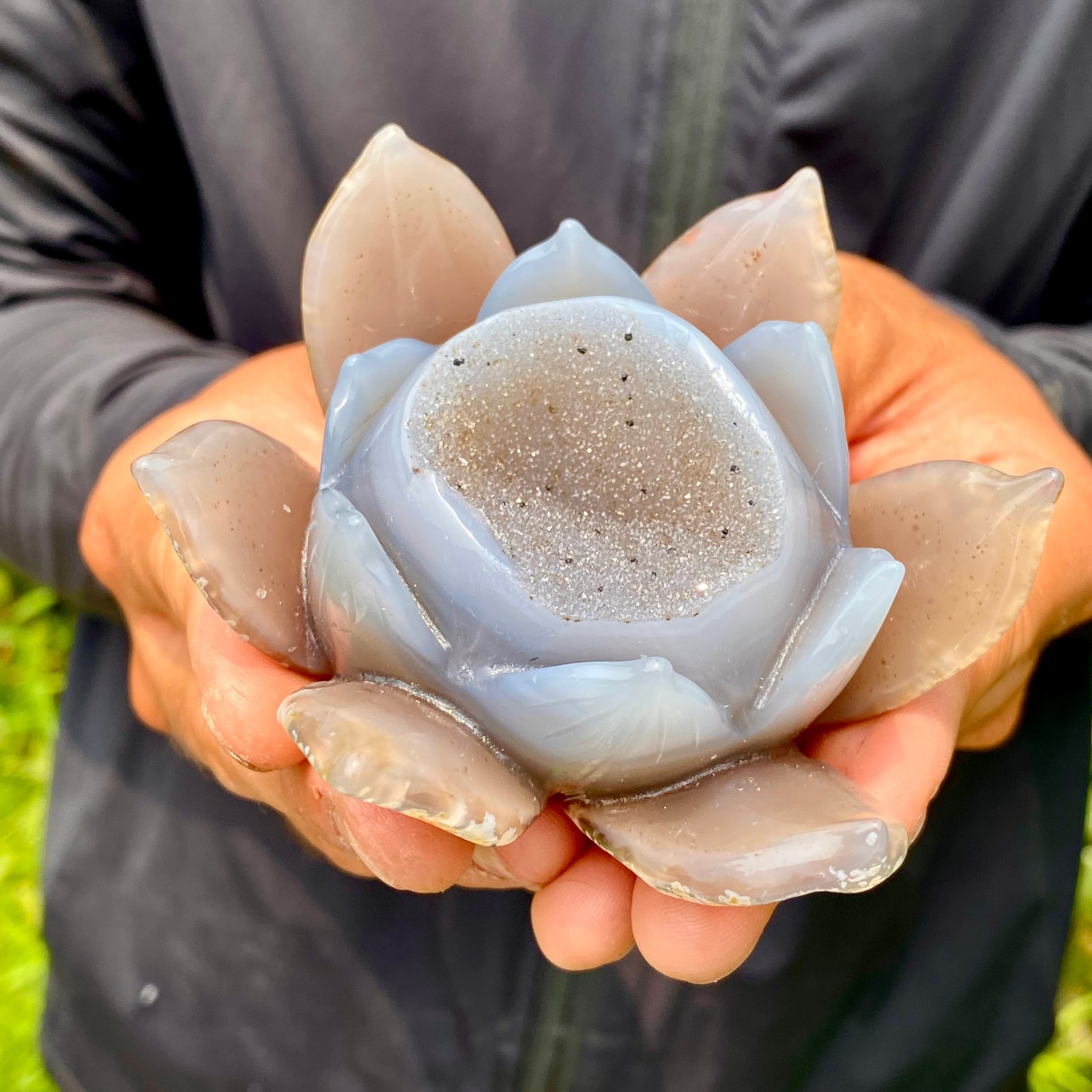 265G Drunken agate lotus hand carved meditation crystal display decoration