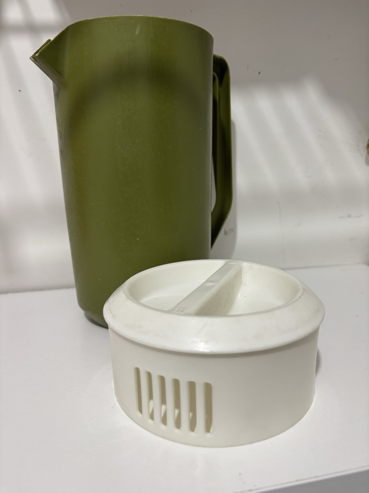 Rubbermaid Avocado Green 2 1/4 Quart Pitcher J 2445 With Lid 1970’s MCM Vintage