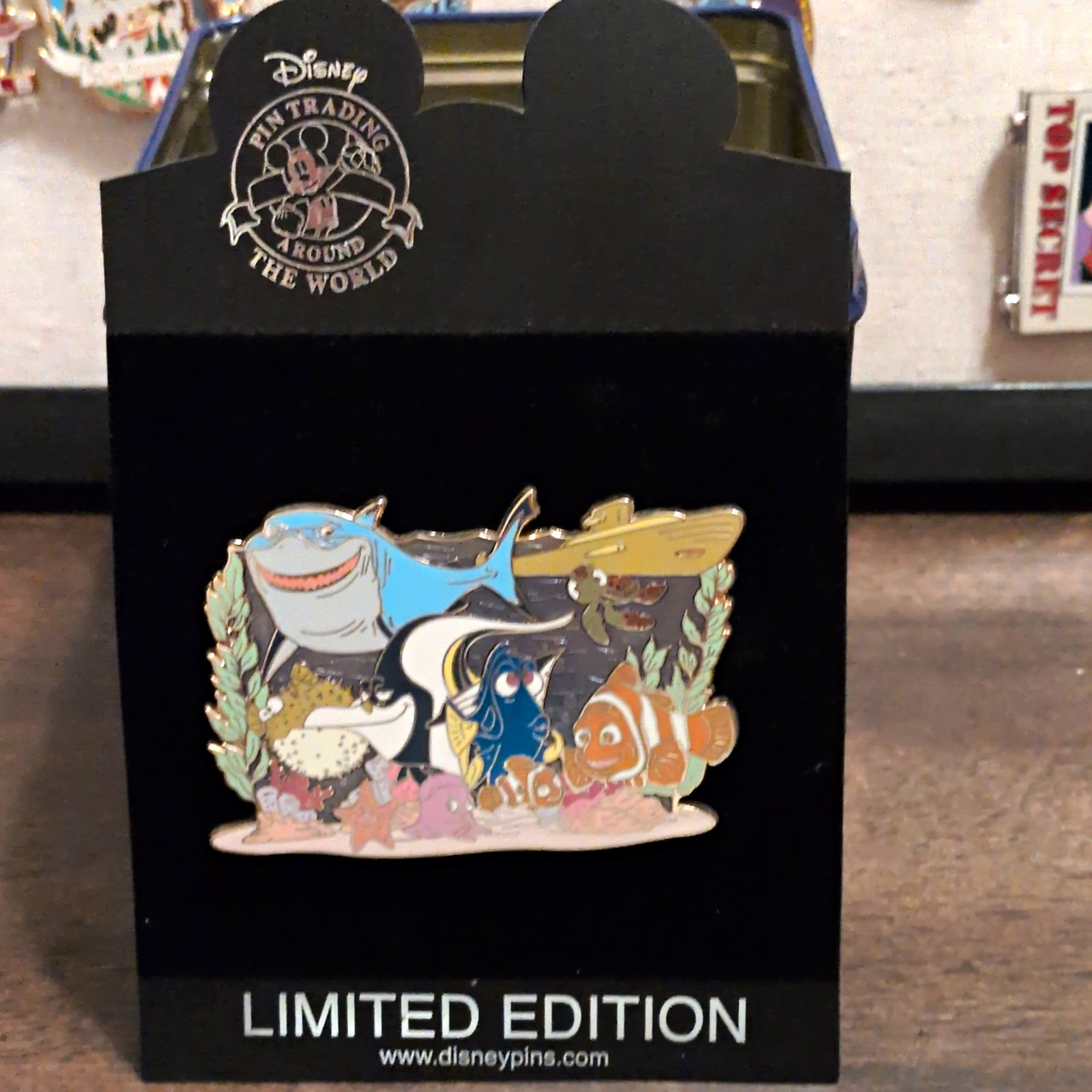 Disney Finding Nemo Pin Trading Around the World LE 500 Single Pin