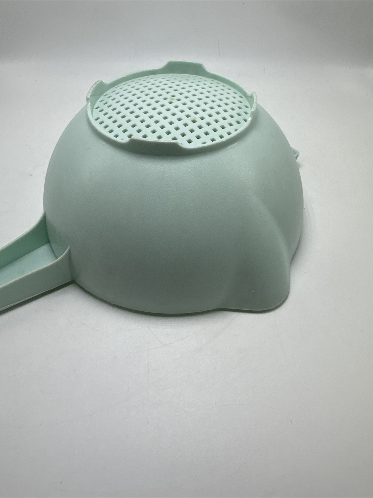 Tupperware Colander Strainer Drainer #1523-6 Vintage 2 Spouts Seafoam Green Larg