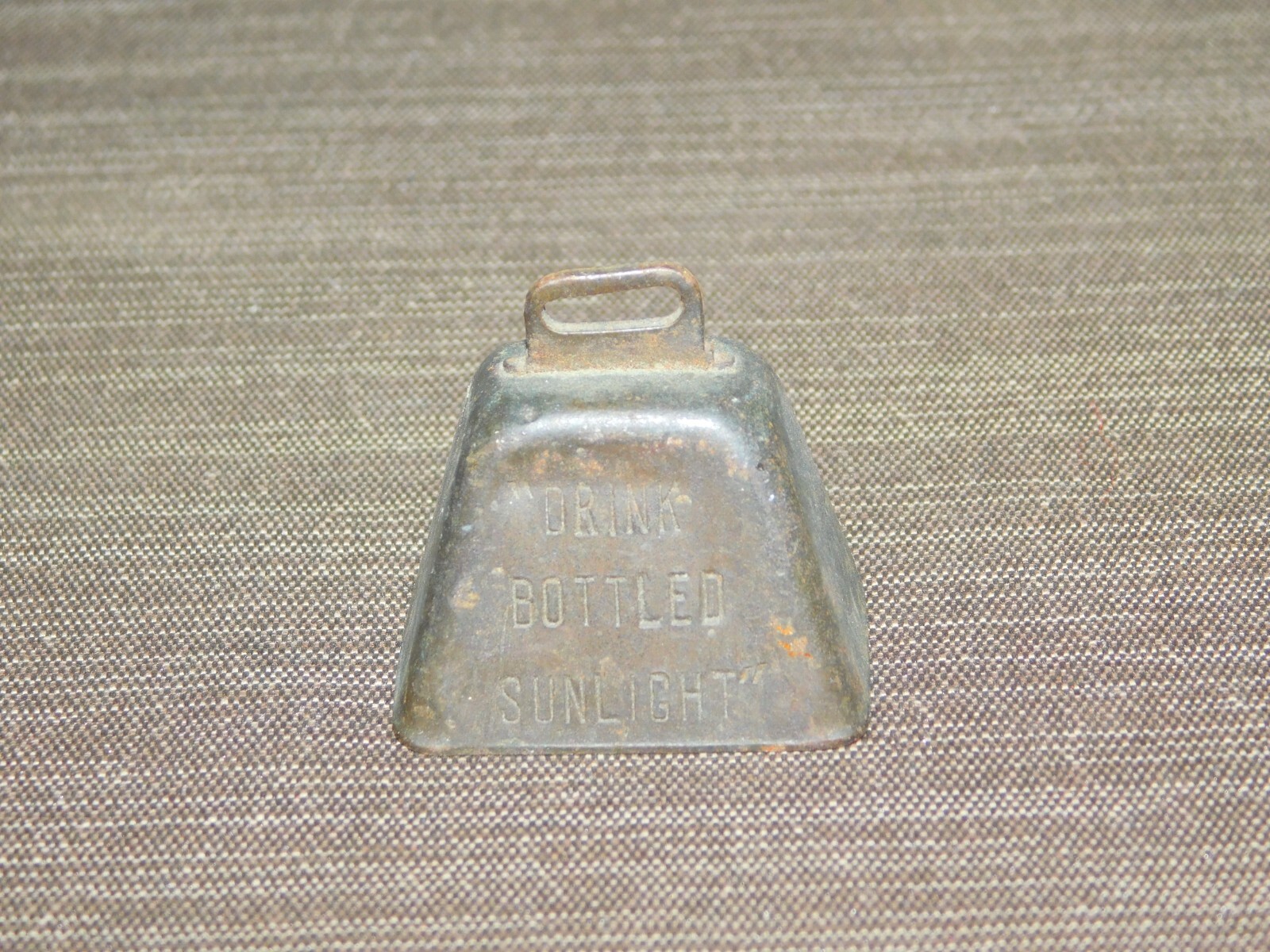 VINTAGE MILK 1 1/4″ HIGH RING FOR JERSEYS DRINK BOTTLED SUNLIGHT MINI COW BELL