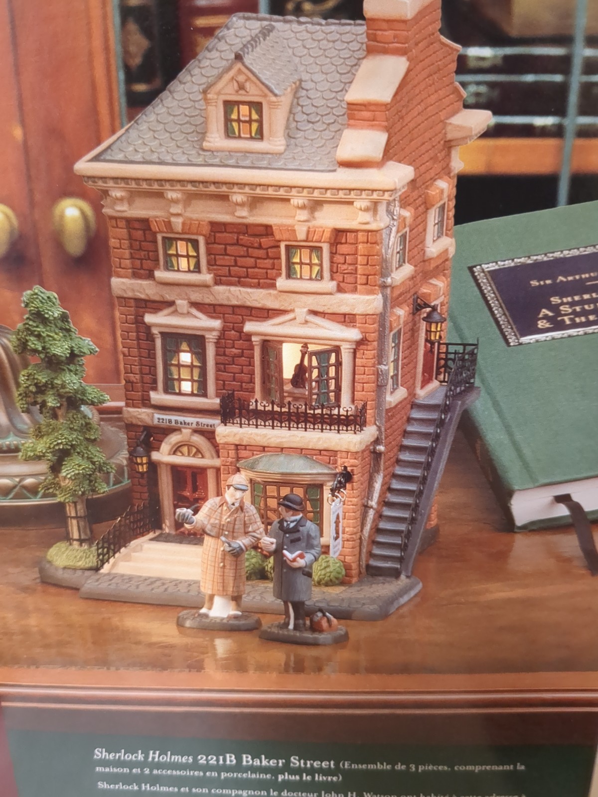 Department 56 – Sherlock Holmes 221B Baker Street (58601) Literay Classics
