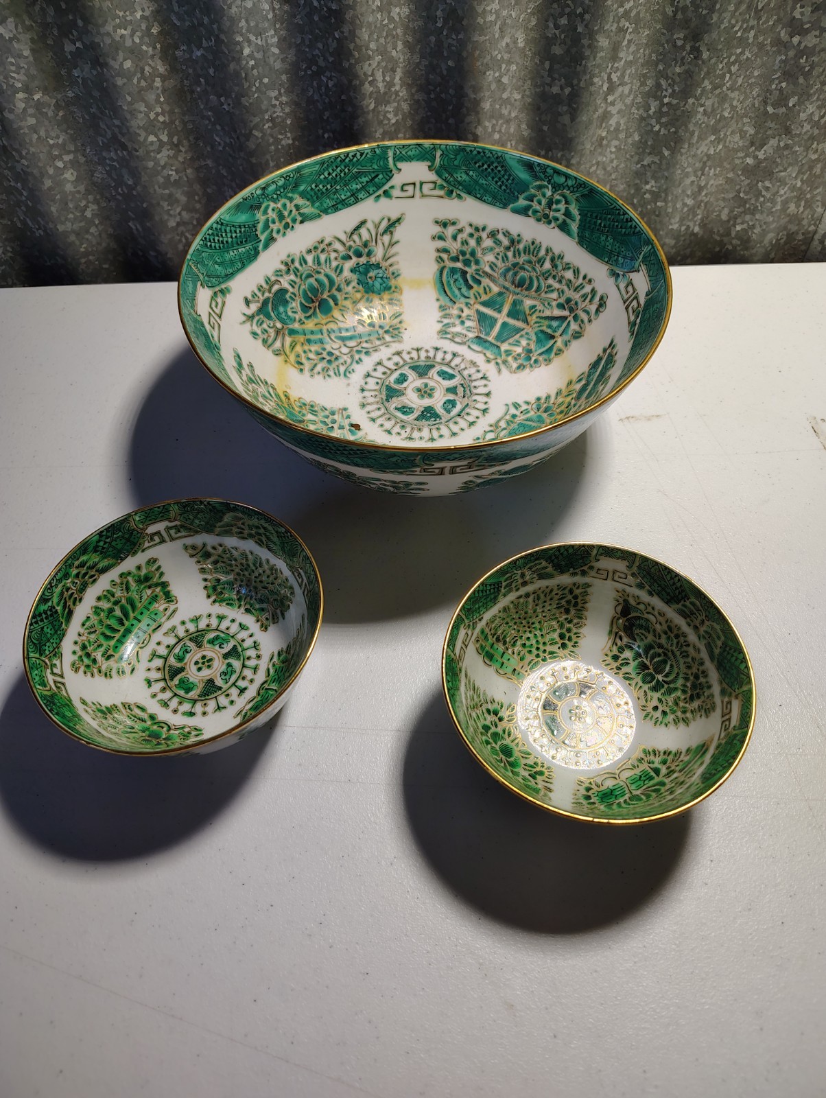 3 Bowl Set ~ VINTAGE CHINESE “Fitzhugh” GREEN WHITE BLACK W GOLD TRIM PORCELAIN