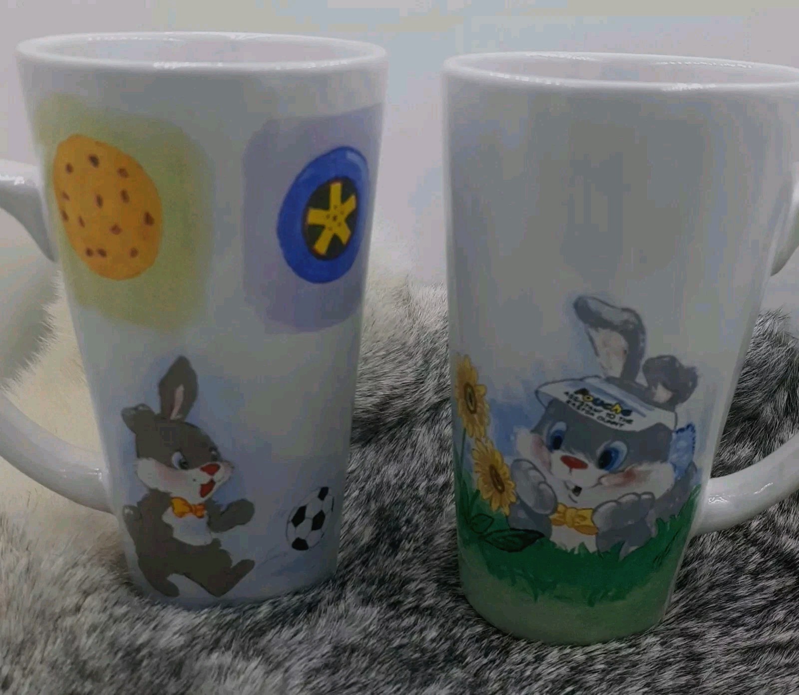 2 Mugs Easter Bunny Rabbit Tall Ceramic Easy To Hold Fill With Candy Collectable