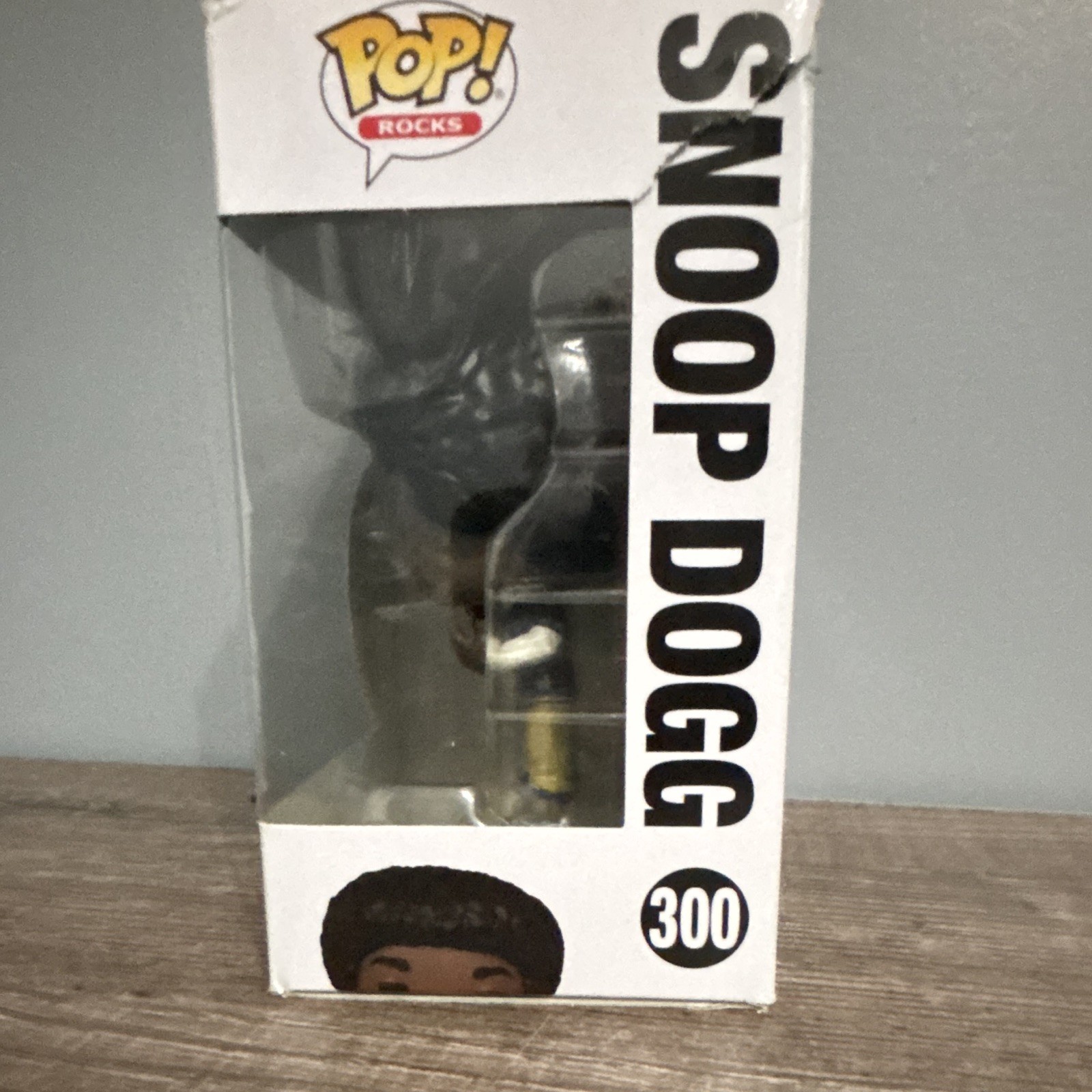 Funko Pop! Rocks Snoop Dogg #300 Standard Vinyl Figure, Original Damaged