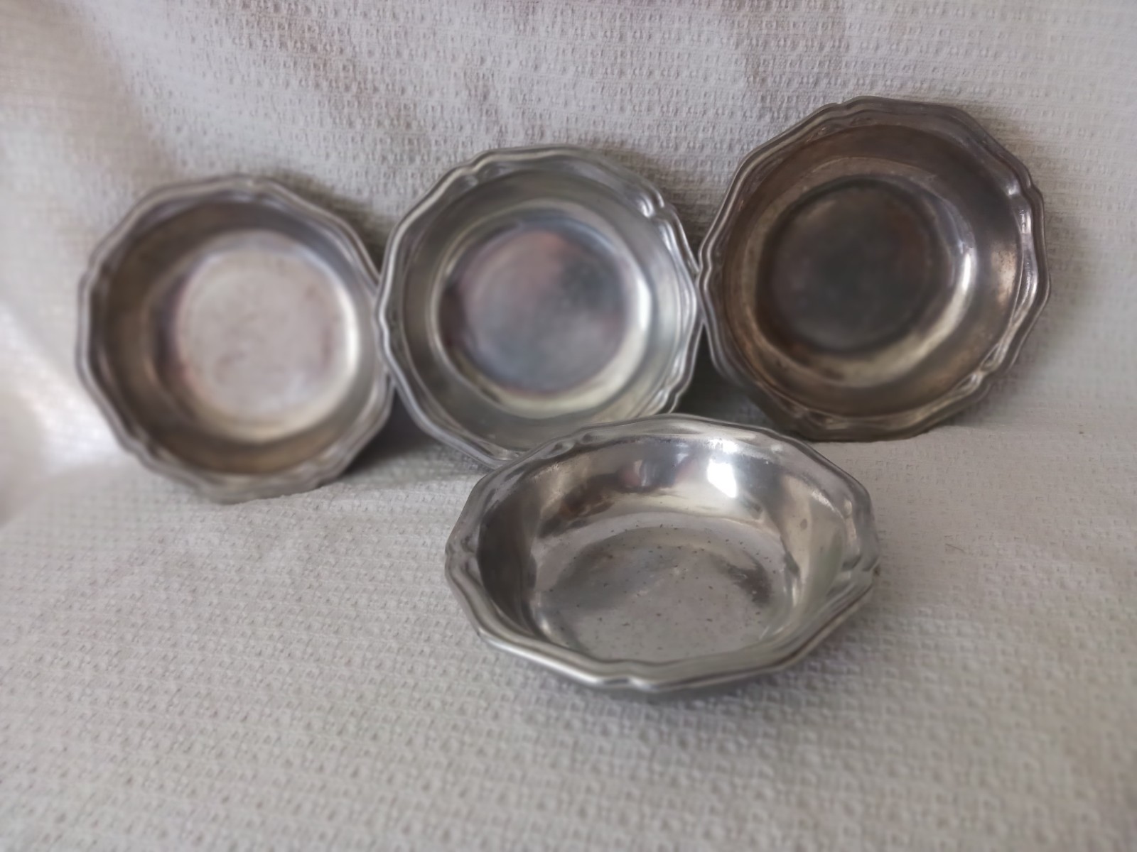 VINTAGE WILTON ARMETALE BOWLS, SET OF 4, QUEEN ANNE, 7″ DIAM