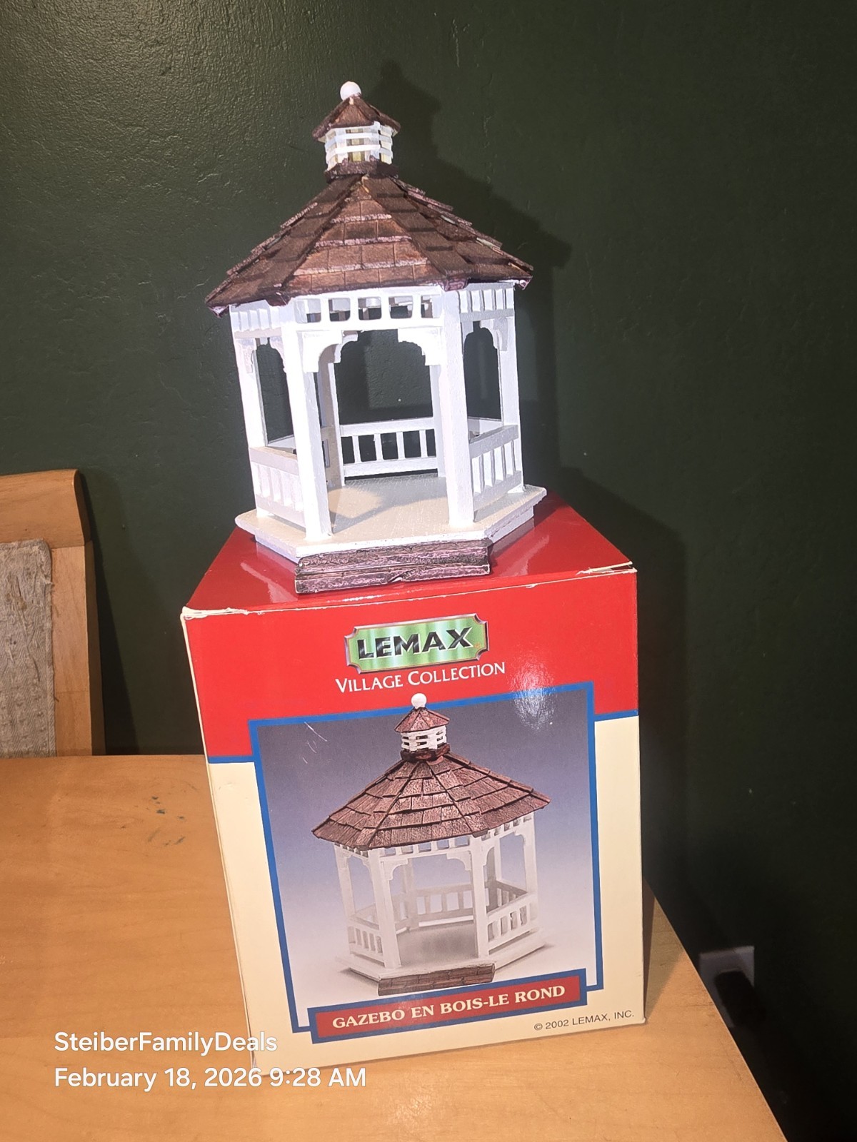 LEMAX 2002 Village Collection Wooden Gazebo Round 24817A In Original Box