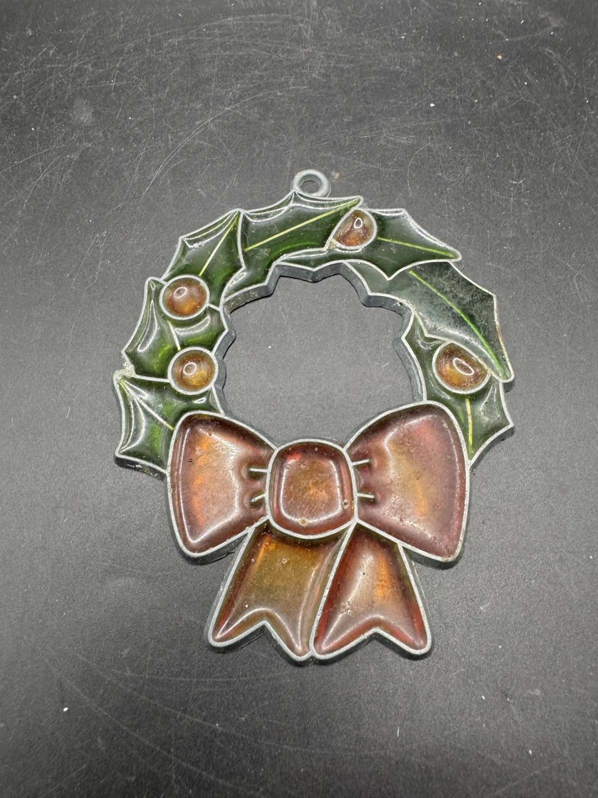 Vintage Stained Glass Christmas Wreath Suncatcher Ornament Metal Holly Bow 4″