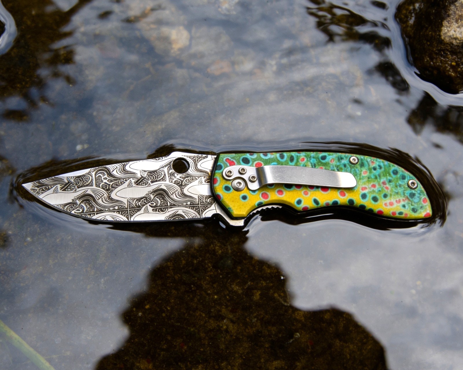 Graywolf TroutBack Folding – Pocket Knife – Damascus‑Etched Trout Edition Blade