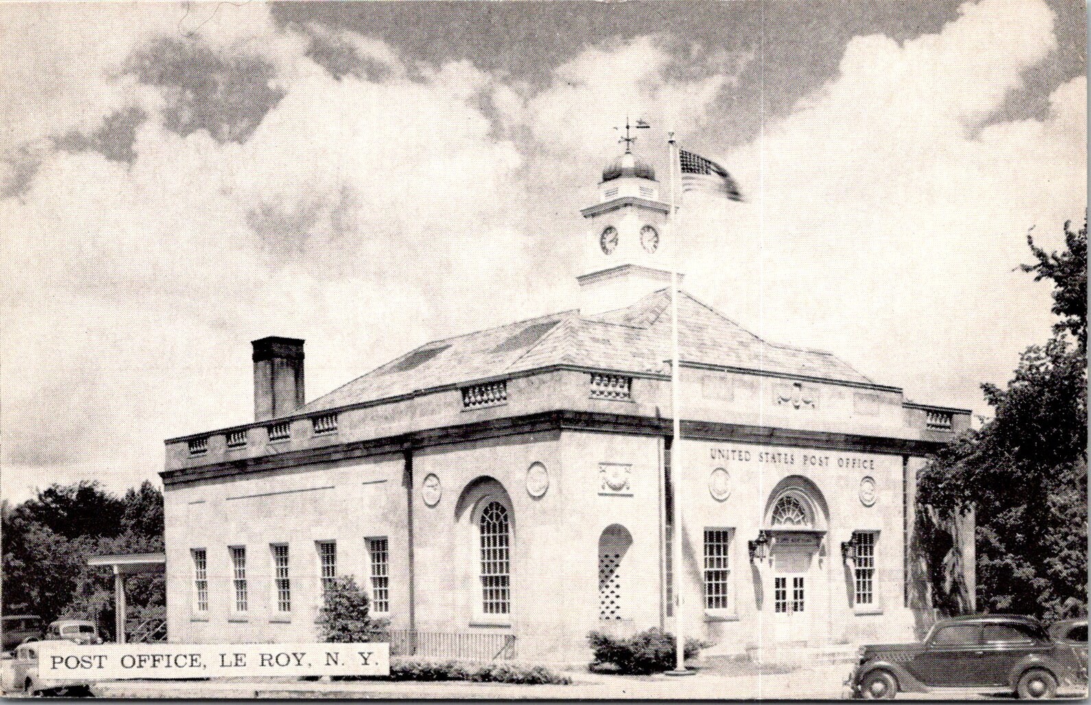 Post Office Le Roy New York Postcard