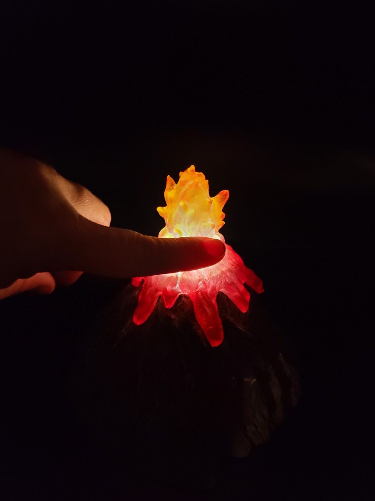 Ganz Volcano Light 5″ Nightlight Replaceable Batteries