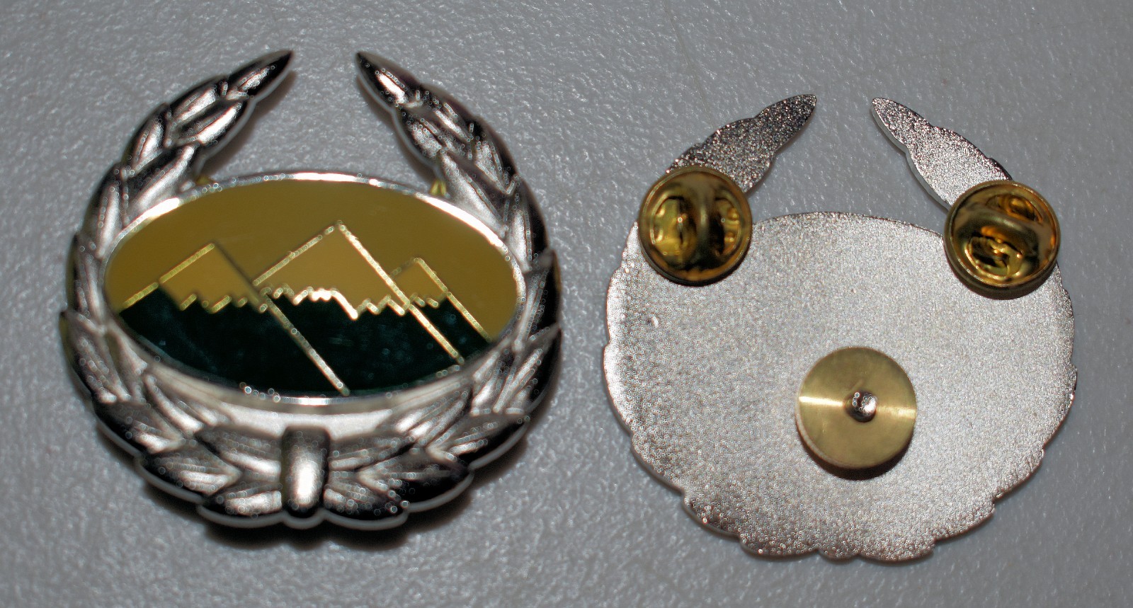124b. RENO AIRLINES 1990-1999, CAPTAINS HAT BADGE – NEW OLD STOCK – MD SERIES