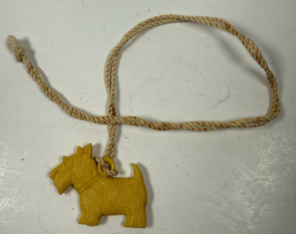 1940’s Scottie Dog Yellow Plastic Cracker Jack Prize Animal Charm Keychain Fob