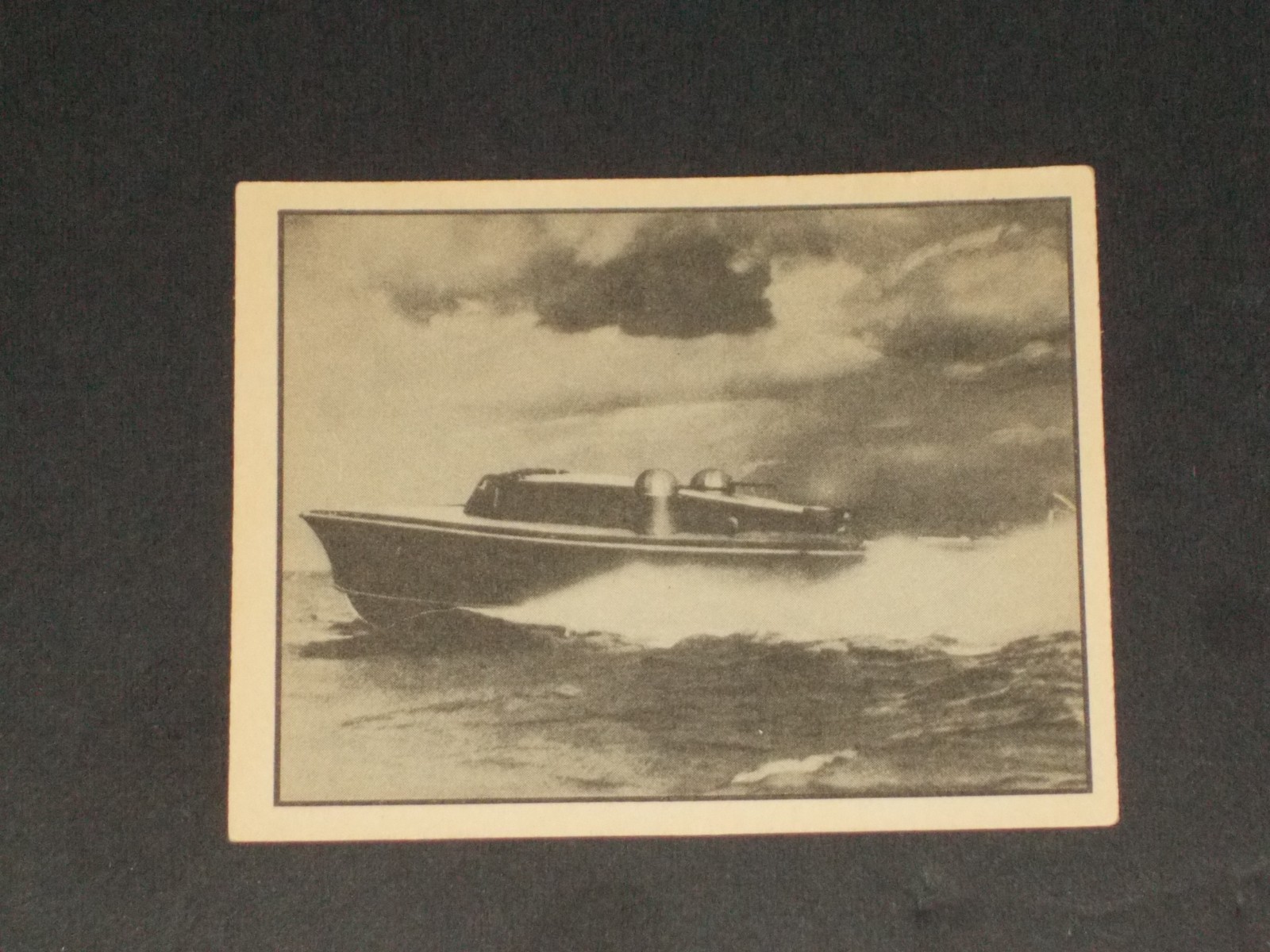 War News Pictures, Gum Inc. (R165) #8, EXTREMELY NICE Card!! Set Break