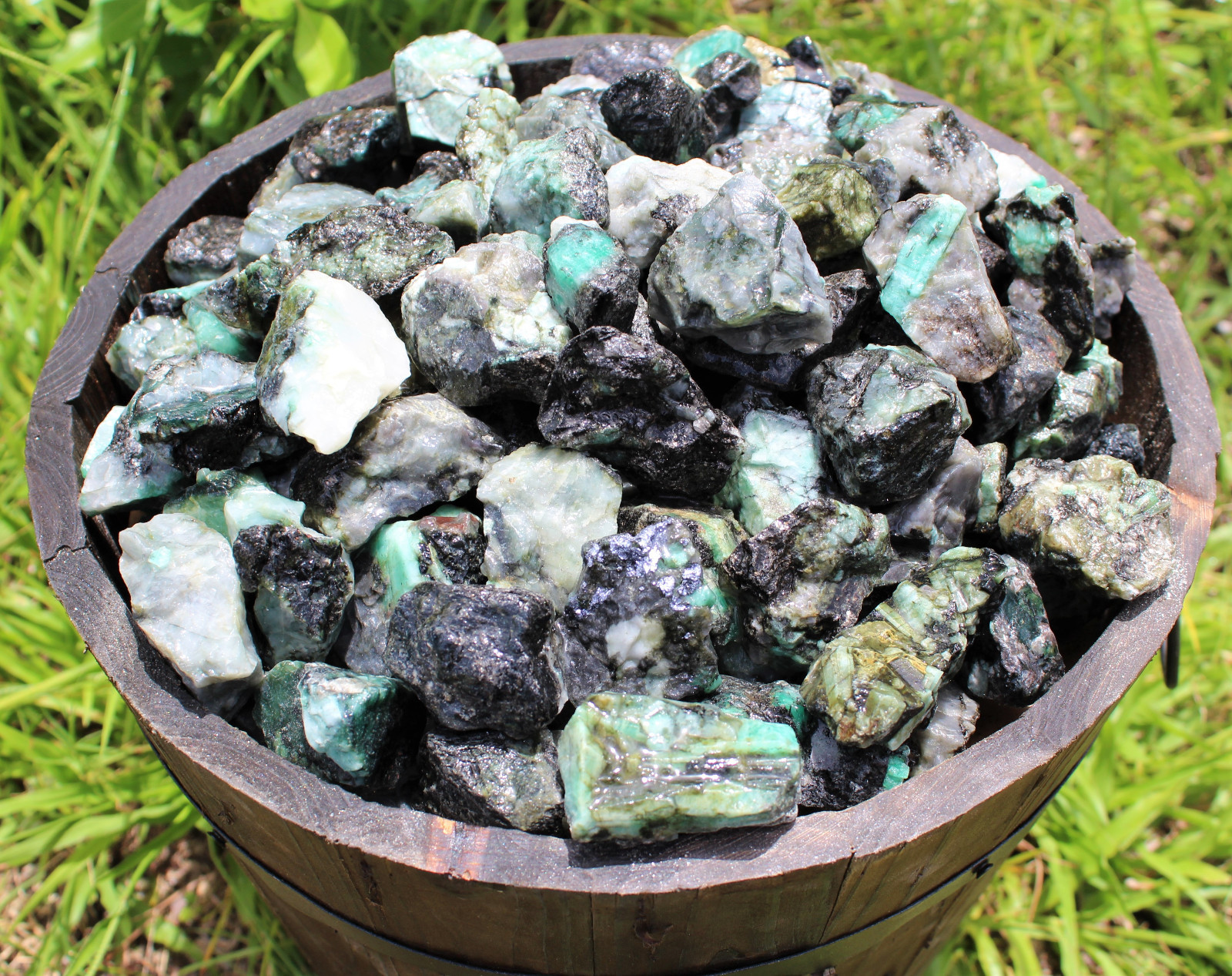 3000 Carat Lot Rough Unsearched Natural Emerald Minerals, Raw Gemstone 600 Grams