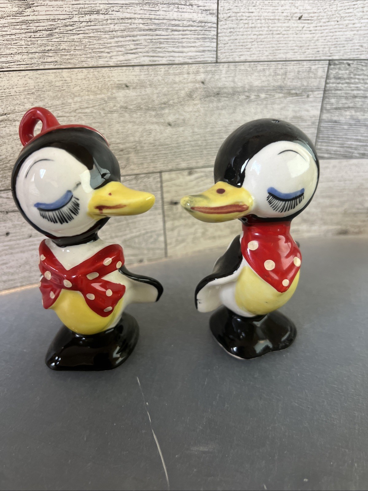 Vintage JAPAN 1950’s Penguin Hand-painted Artmark Salt & Pepper Shaker Set RARE