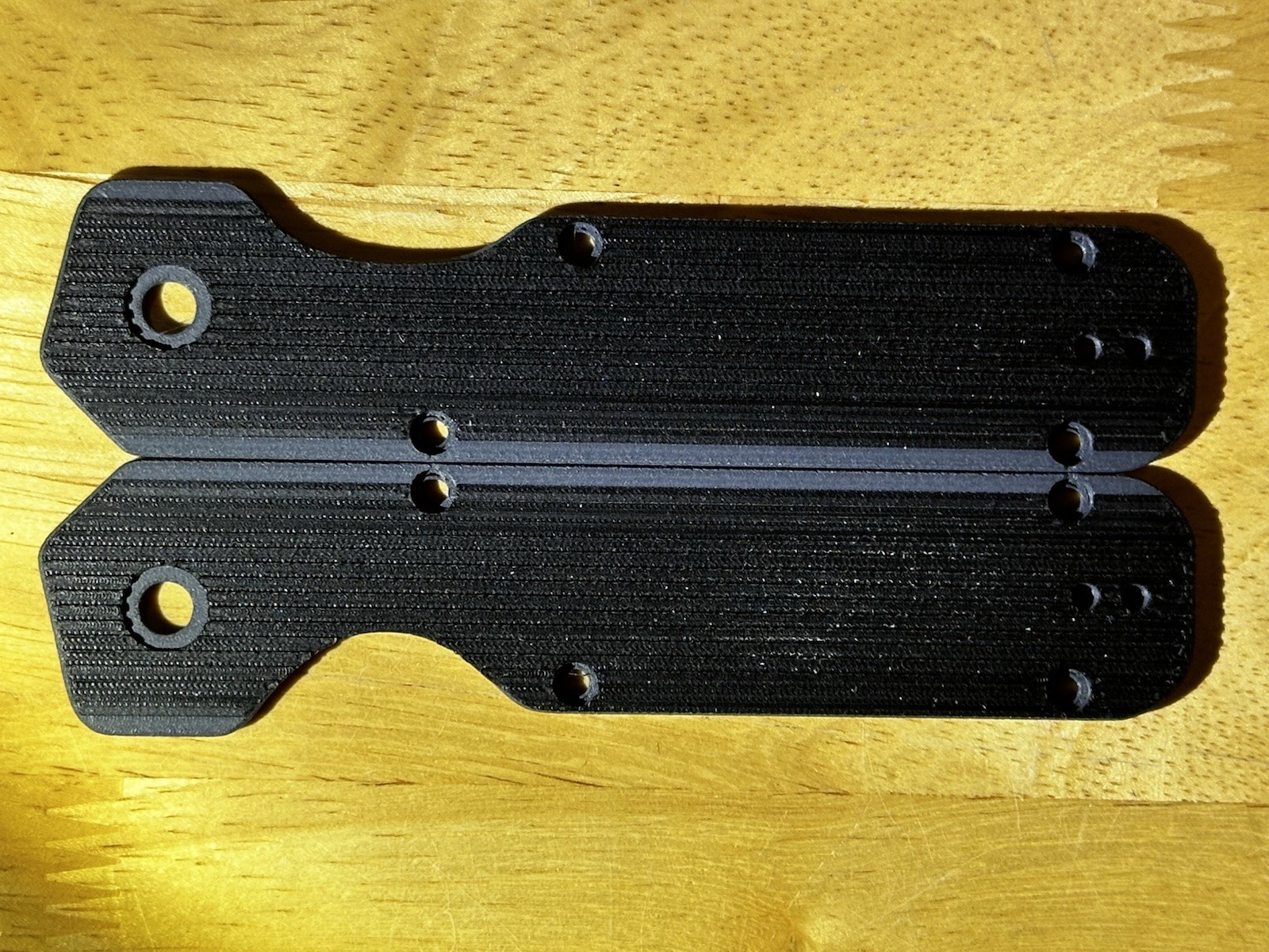 Kizer Militaw Full Size Liner Lock 3D Scales Carbon Fiber Black and Gray, Inlay