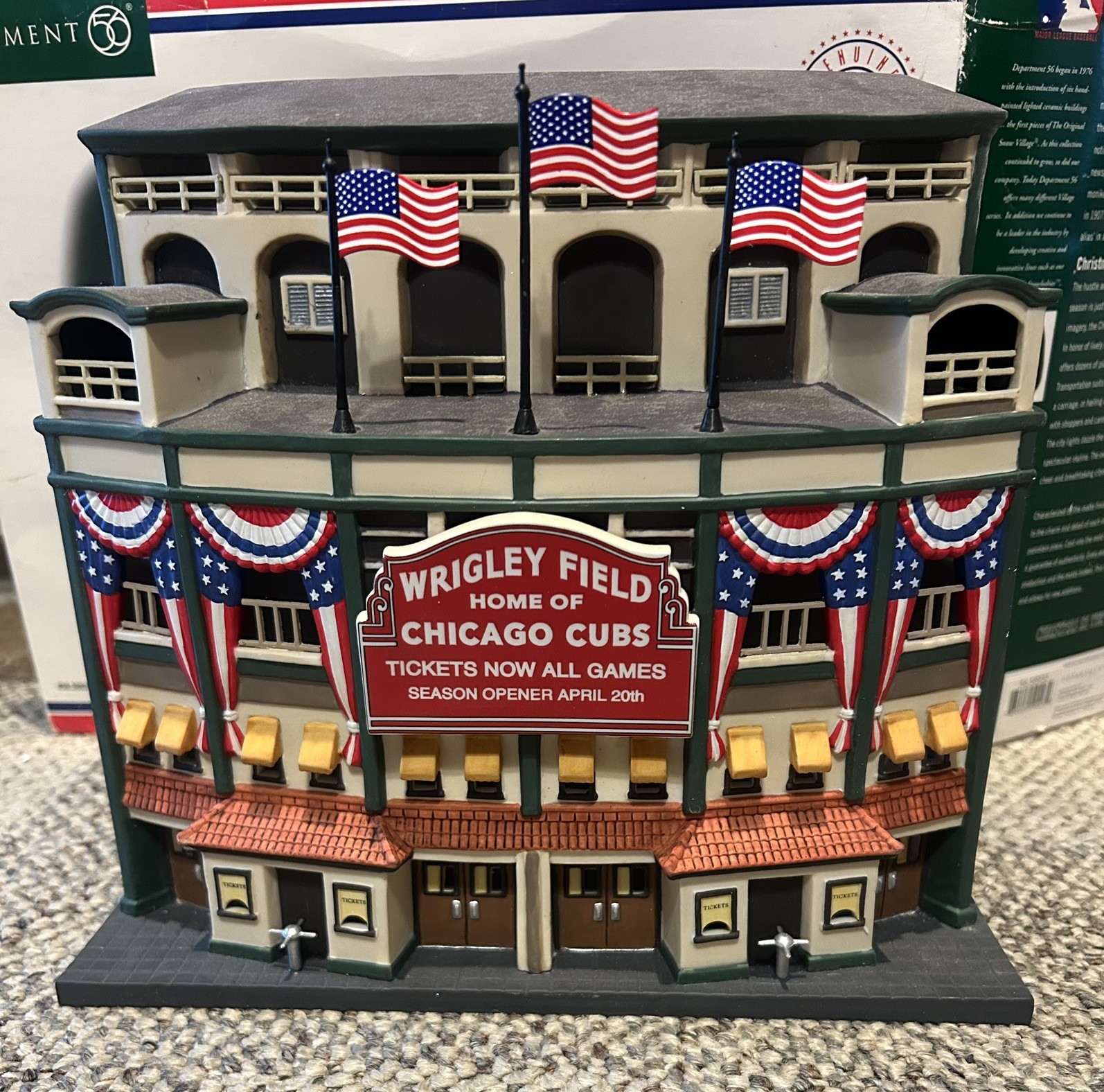 Dept 56 Wrigley Field Chicago Cubs 2001 Christmas in the City COMPLETE WITH BOX