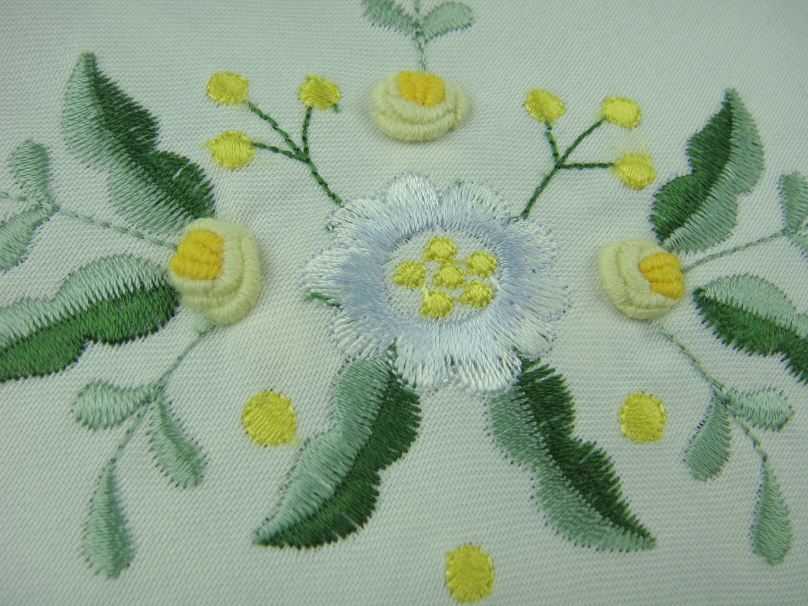 33″ Square Embroidered Handmade Rosebud Flower Tablecloth Polyester Table Cover