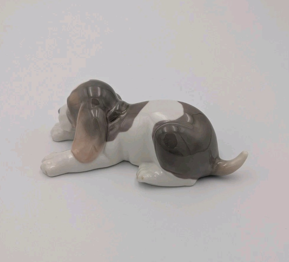 Lladro Sleepy Puppy 1072 Beagle Figurine Spain Porcelain 7in Glossy