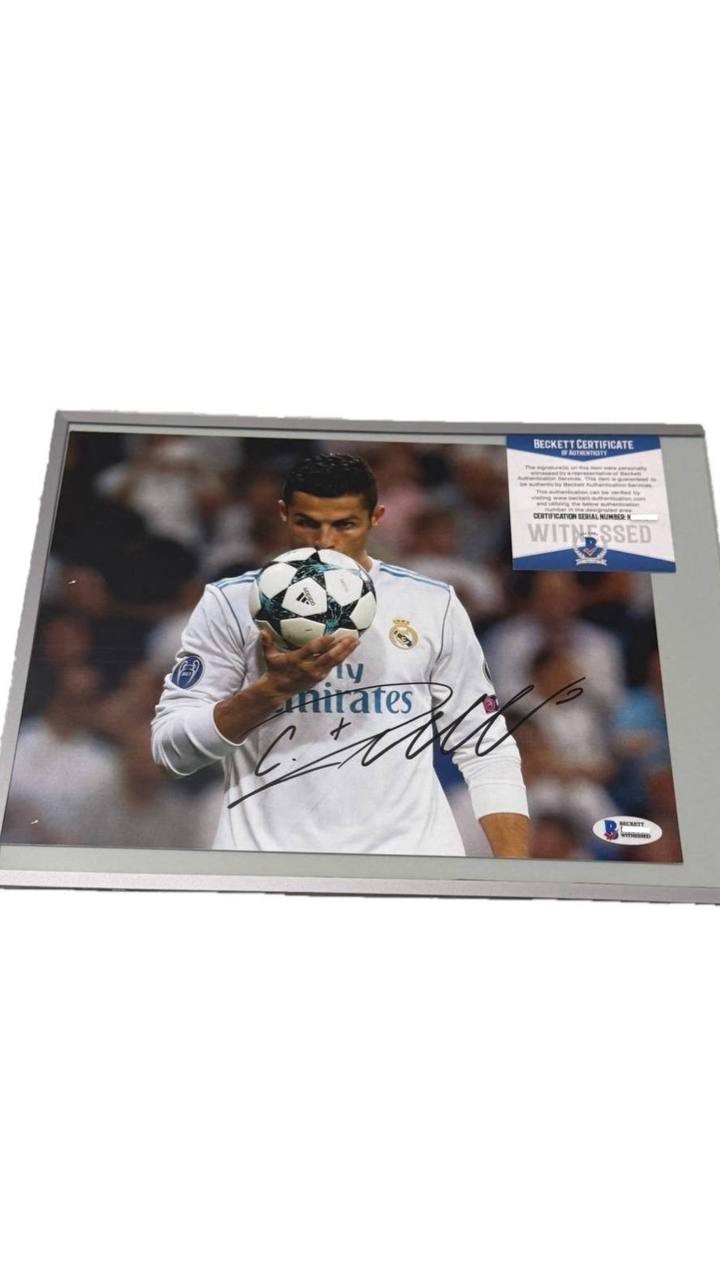 Cristiano Ronaldo Autographed Real Madrid 8×10 Photo Beckett Witnessed
