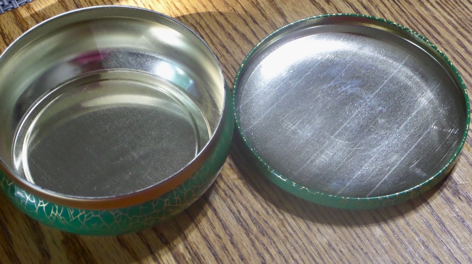 Daher Decorated Tin Ware – Round 5″ Tin Box with Birds and Cherries